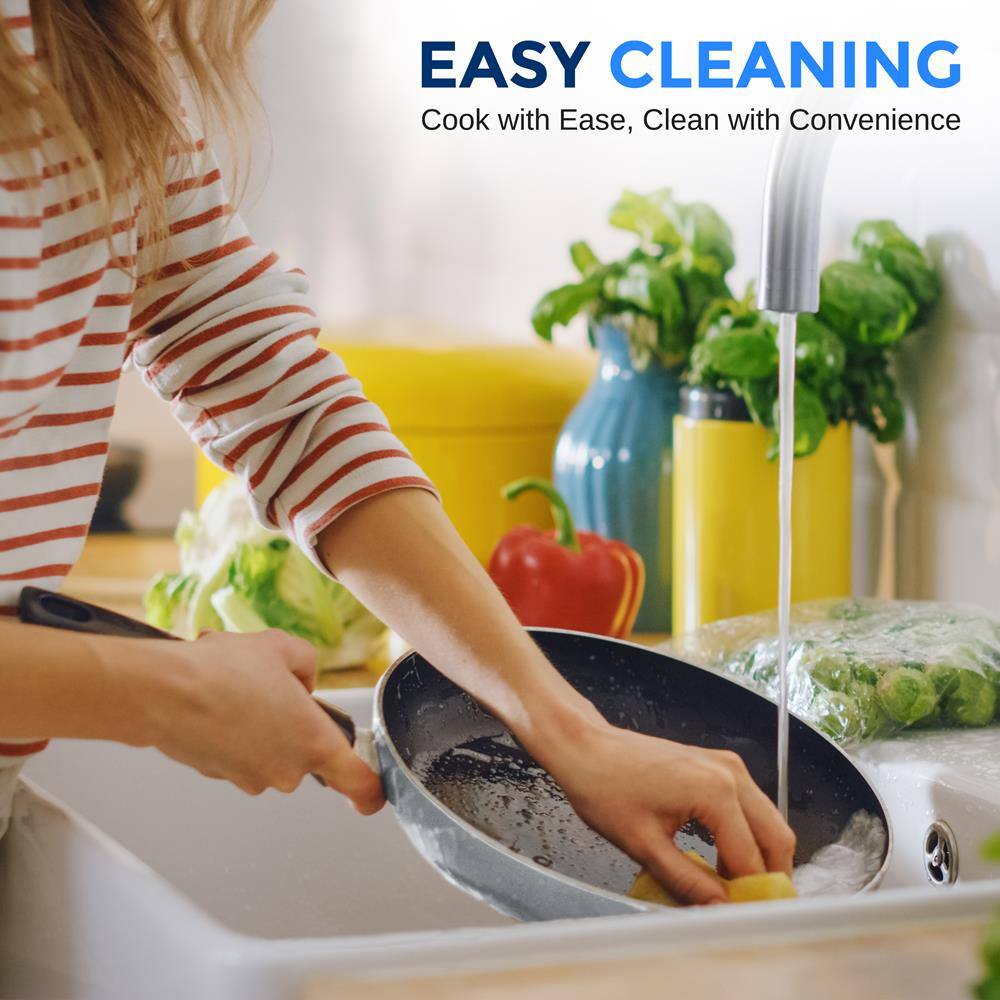 EASY CLEANING  
Cook with Ease, Clean with Convenience