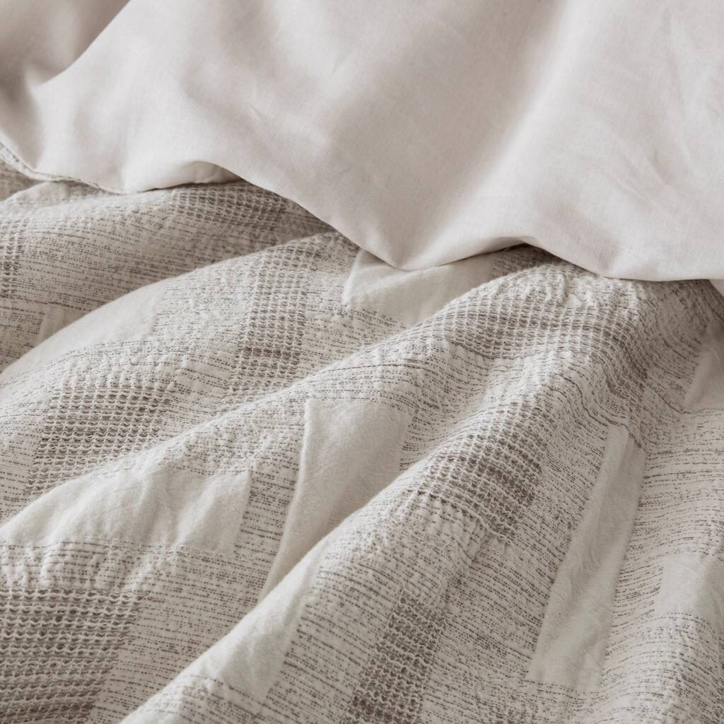 Alt View 5. Gracie Mills - Gracie Mills Guilia Duvet Set - Ivory.