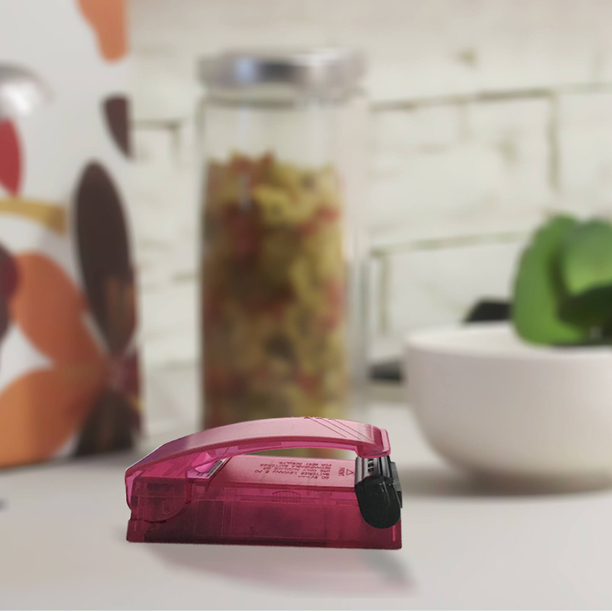 Left. iTouchless - Handheld Heat Bag Sealer (2-Pack) - Red and Blue.