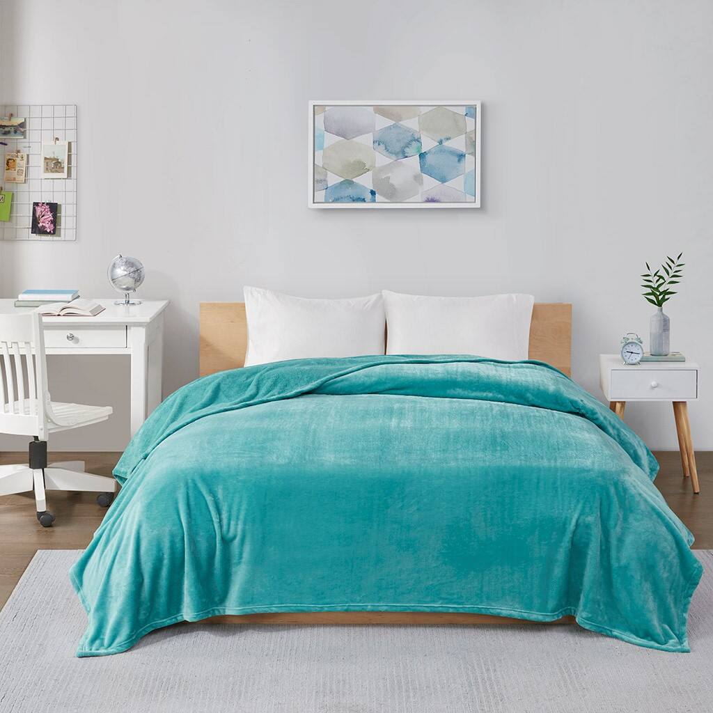 Alt View 1. Gracie Mills - Gracie Mills Wilmer Ultra Soft Oversized Microlight Plush Blanket - Aqua.