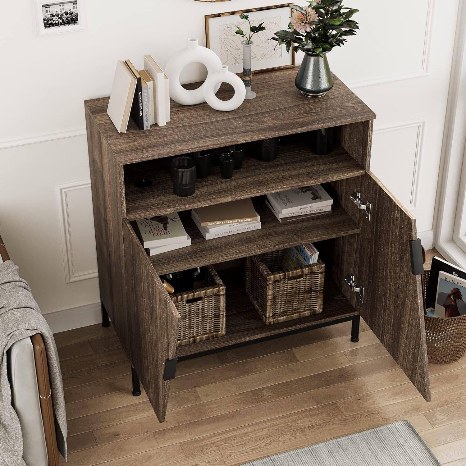 The text on the image appears to be a mix of letters and numbers, possibly from a license plate or a code. Here is the corrected and grouped version:

- CEPRSR WAA
- 1154
- E ME CC
- CHD 1I
- cede KINEOA