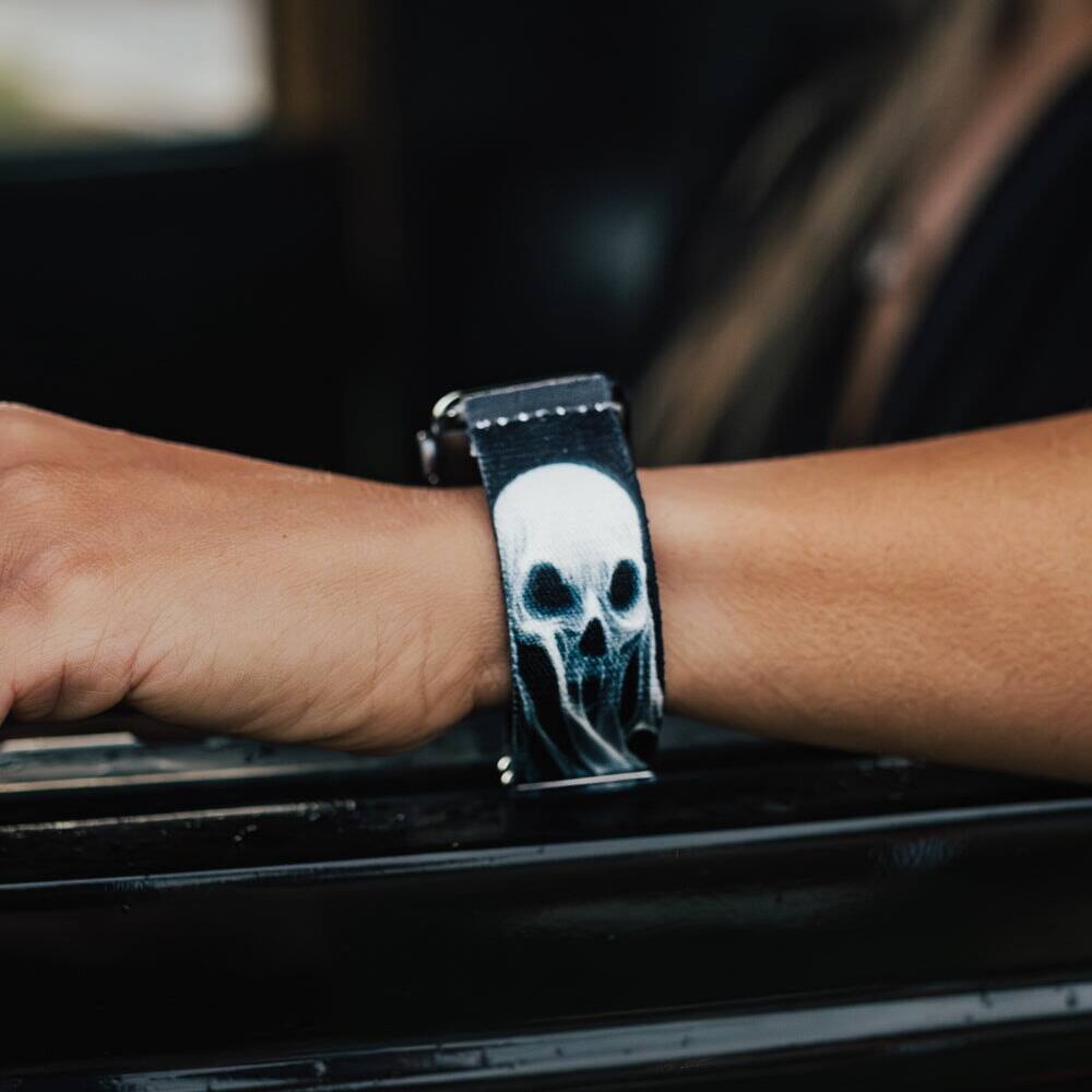 Alt View 4. ZOX - Face Your Fears NFC Smartwatch Band, 22mm - Black.