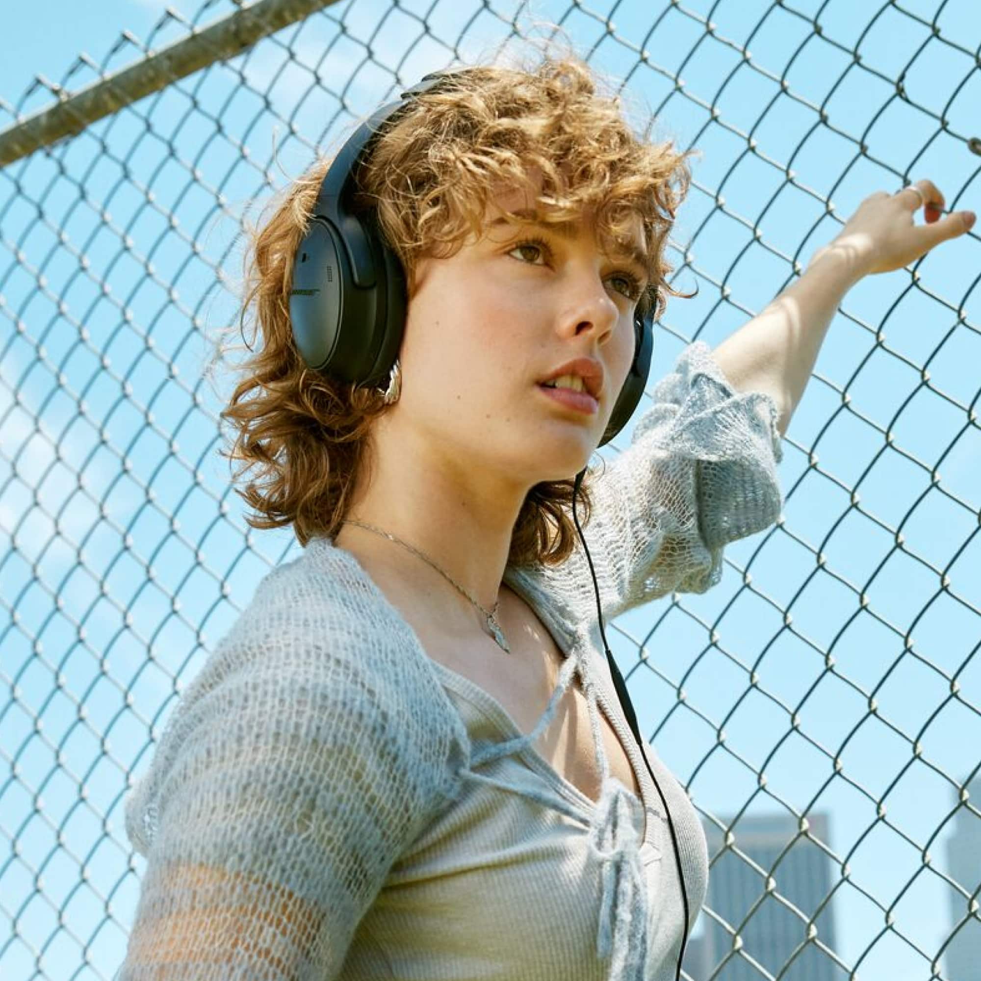 Alt View 13. Bose - QuietComfort Wireless Noise Cancelling Over-the-Ear Bluetooth Headphones - Black.