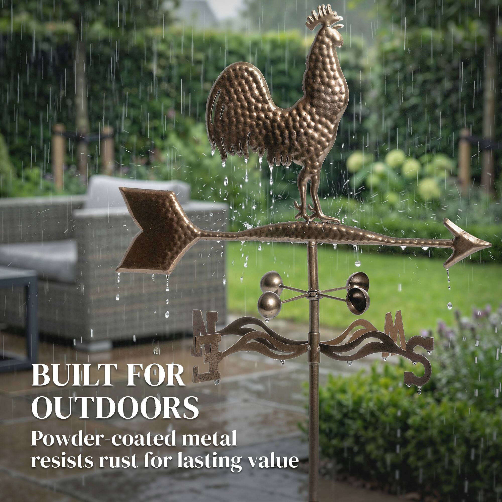 BUILT FOR OUTDOORS  
Powder-coated metal resists rust for lasting value