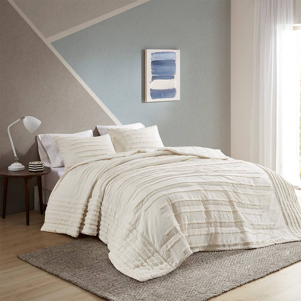 Alt View 1. Gracie Mills - Gracie Mills Sotelo Modern Chenille Trimmed Cotton Quilt Set - Ivory.