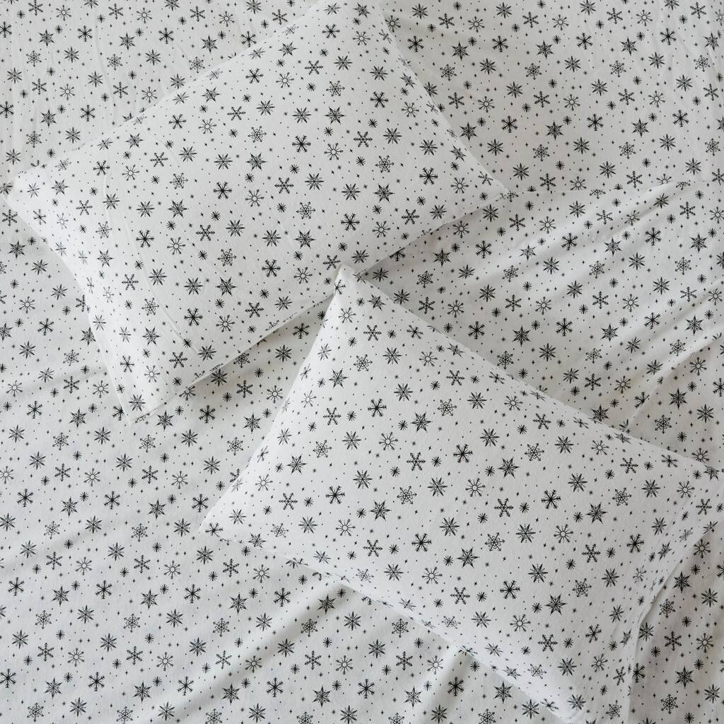Alt View 2. Gracie Mills - Gracie Mills 4PC Dottie Oversized Flannel Sheet Set - Black Snowflakes.