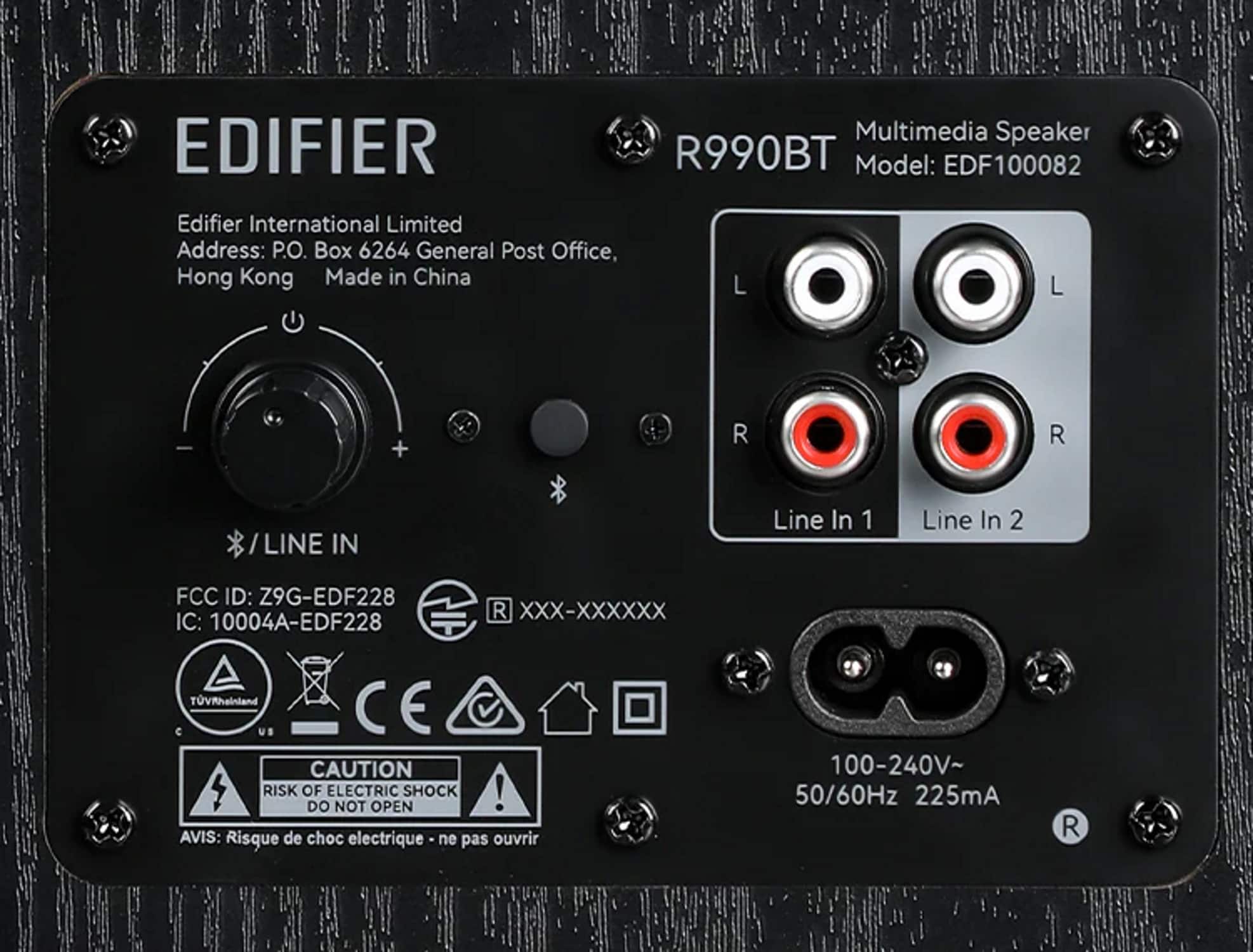 Multimedia Speaker EDIFIER R990BT Model: EDF100082 Edifier International Limited Address: P.O. Box 6264 General Post Office, Hong Kong Made in China L L R R LINE IN Line In 1 Line In 2 FCC ID: Z9G-EDF228 IC: 10004A-EDF228 R XXX-XXXXXX TOVRhainland CAUTION RISK OF ELECTRIC SHOCK! DO NOT OPEN AVIS: Risque de choc electrique ne pas ouvrir 100-240V~ 50/60Hz 225mA R