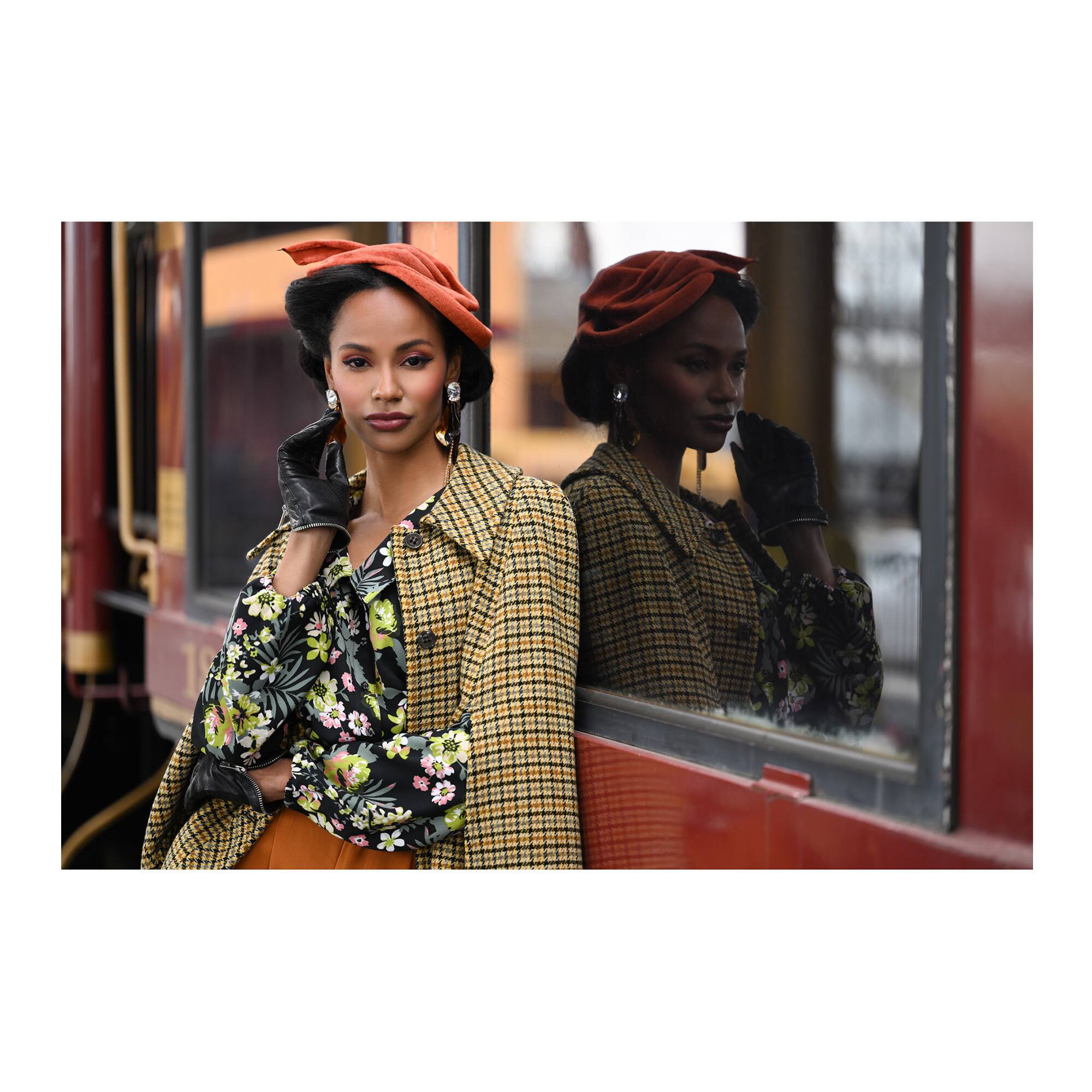 Left. Nikon - Nikon Z8 Mirrorless Camera with 70-200 f/2.8 DLX Accs Kit.