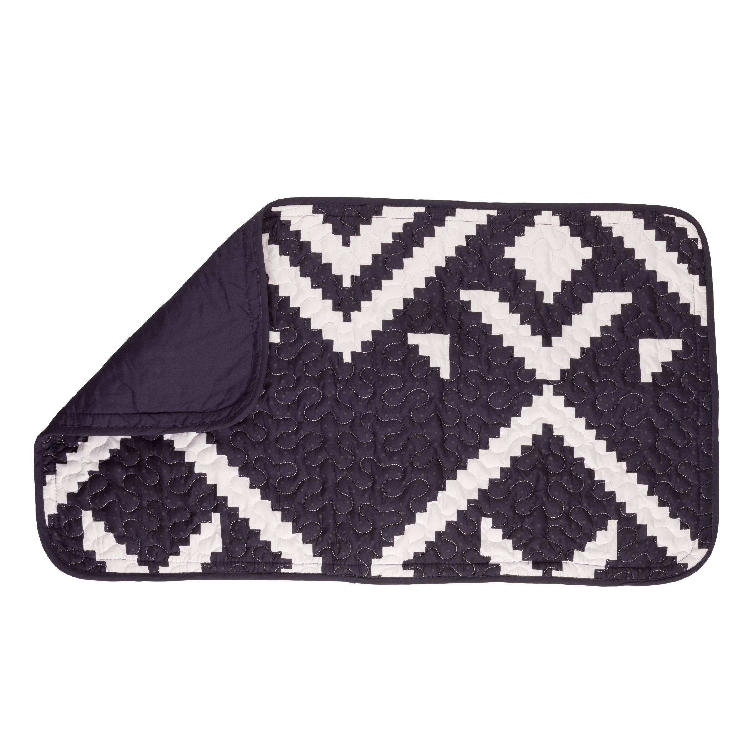 Front. Lavish Home - 3pc Navy Geo Queen Quilt - Navy/White.