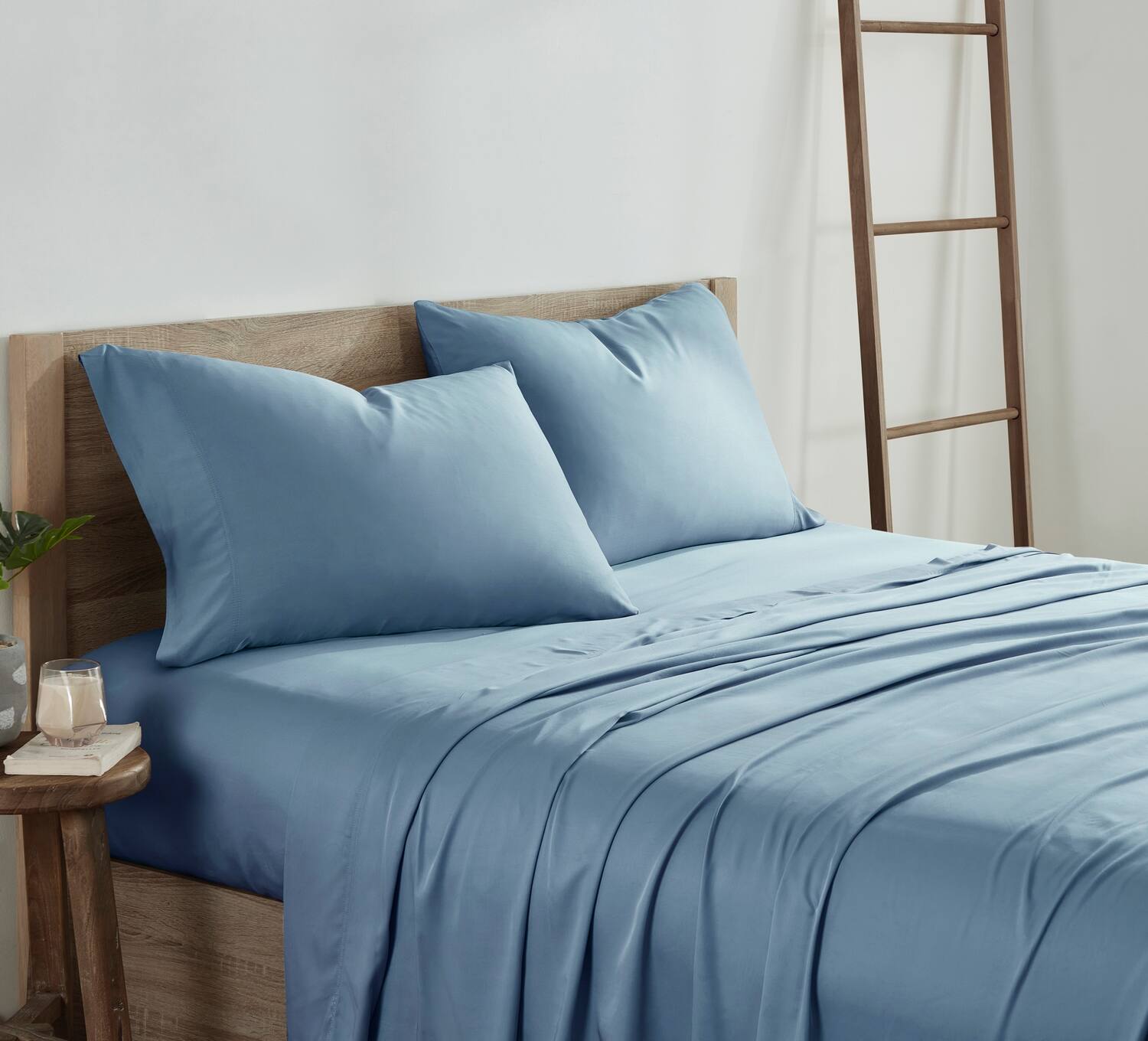 Left. Kathy Ireland - Kathy Ireland 300 Thread Count 100% Bamboo Sheet Set - Denim.