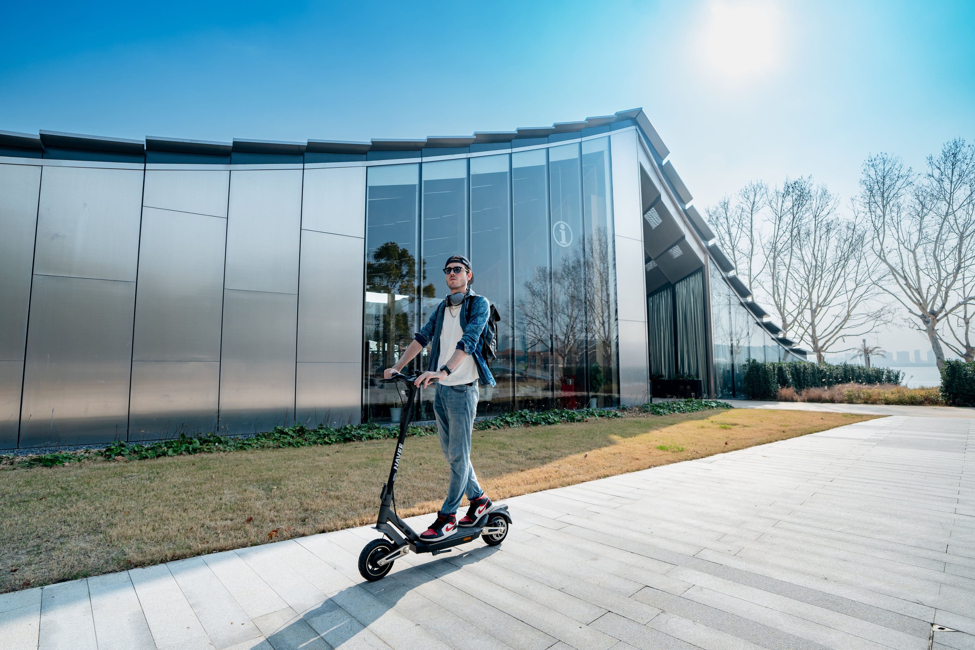Alt View 19. NAVEE - ST3 Electric Scooter w/37.3 miles Max Operating Range & 24.9 mph Max Speed - Black.