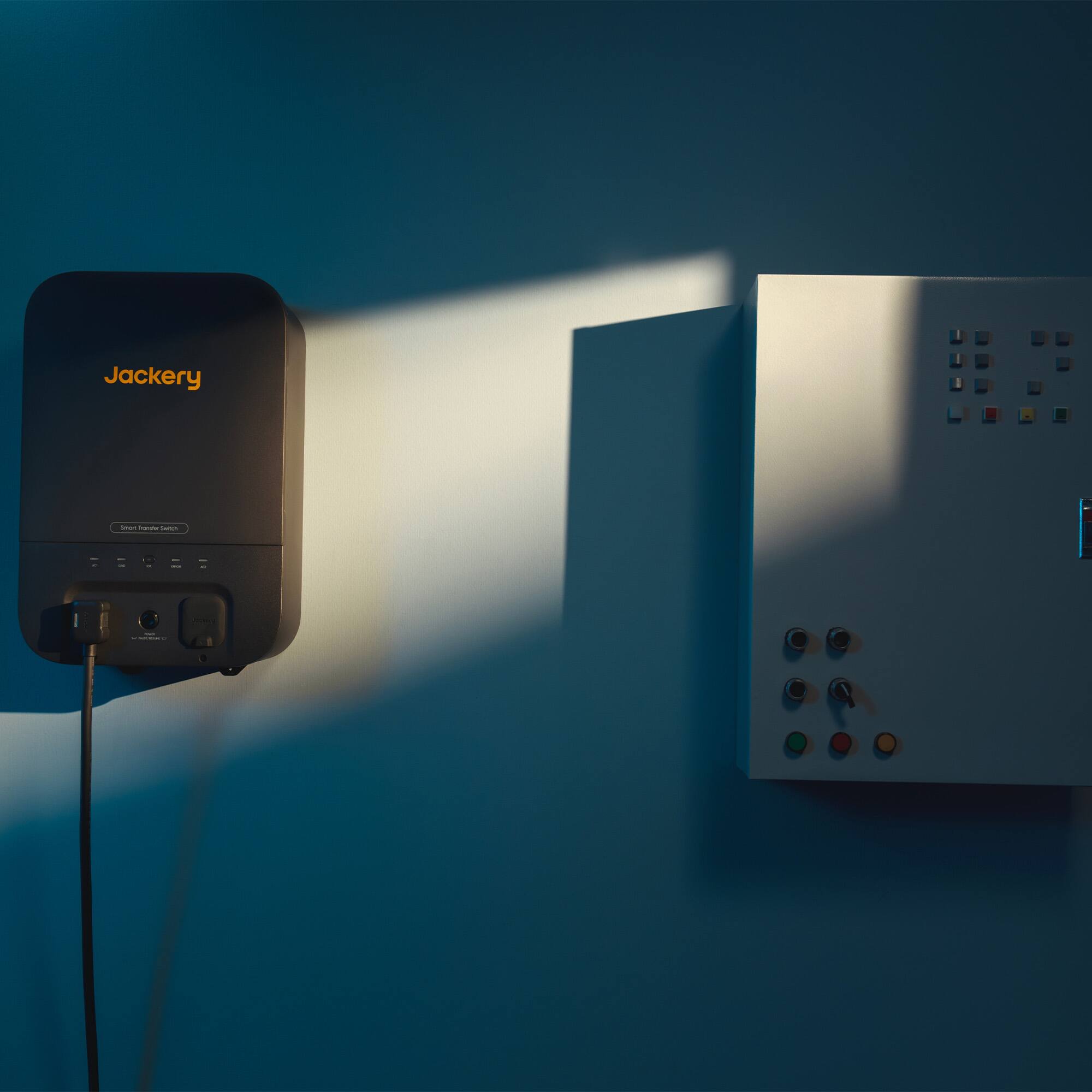 Alt View 17. Jackery - Smart Transfer Switch - Black.