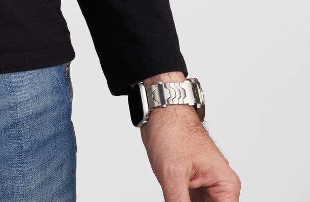 Left. Smartlet - Smartlet One Classic - 22mm lug width watch - Fitbit Charge - Silver.