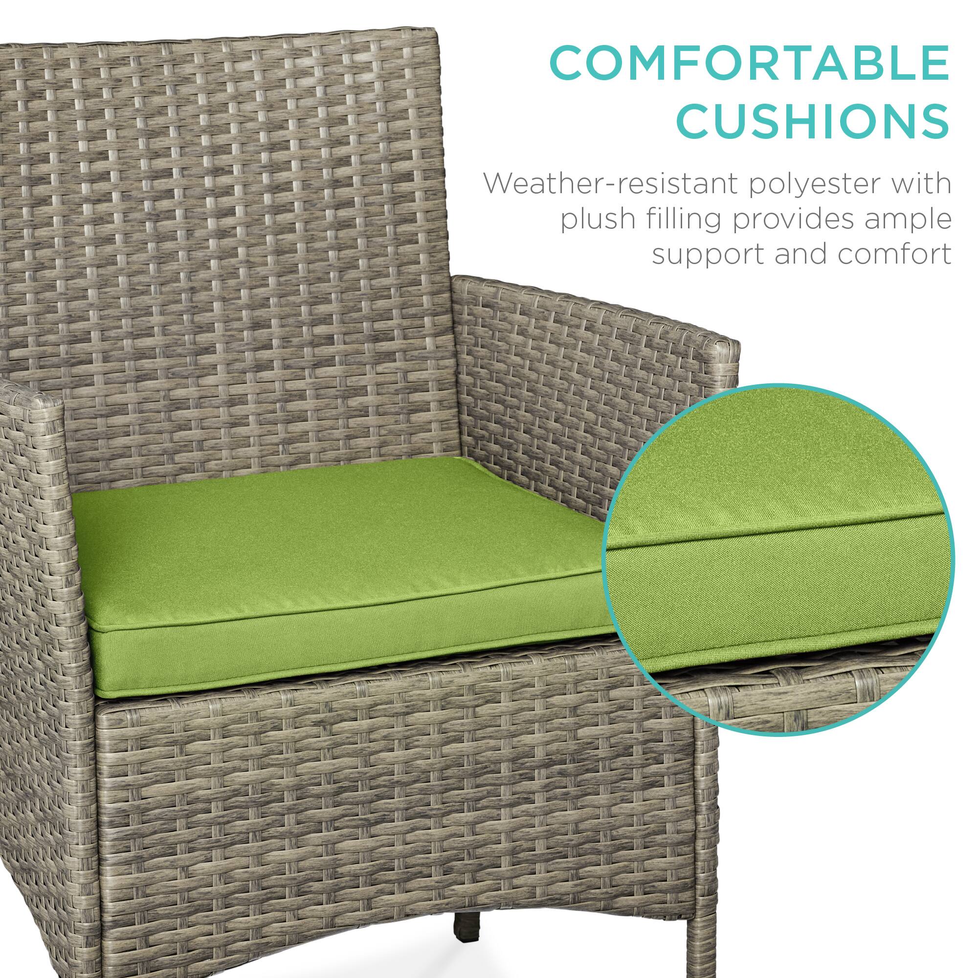COMFORTABLE CUSHIONS  
Weather-resistant polyester with plush filling provides ample support and comfort