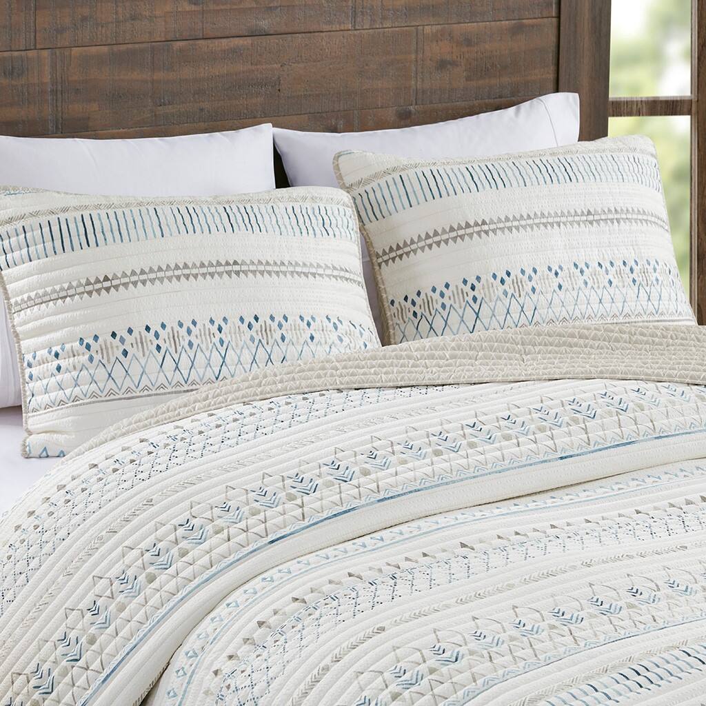 Alt View 1. Gracie Mills - Gracie Mills Penny Southwest-Inspired 3 Piece Printed Seersucker Quilt Set - Taupe/Blue.