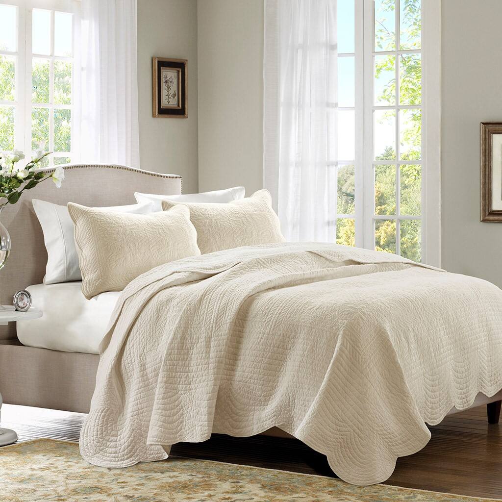 Alt View 1. Gracie Mills - Gracie Mills Salvatore 3-Piece Reversible Country-Inspired Scalloped Edge Quilt Set - Cream.