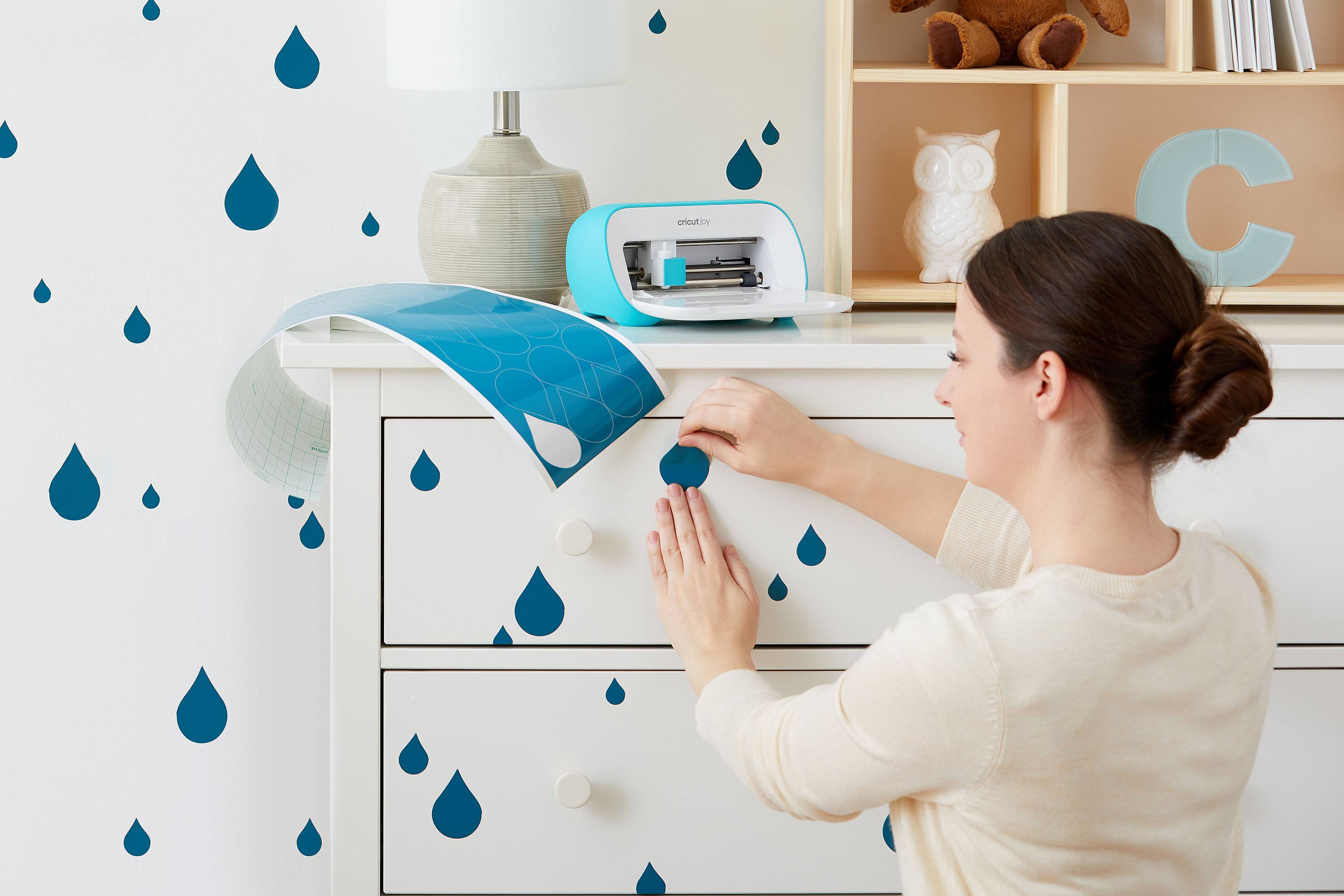 Alt View 4. Cricut - Joy Smart Vinyl - Permanent, Ocean Blue, 5.5 in x 10 ft (1) - Ocean.