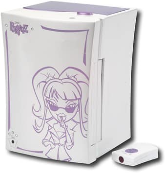 Angle Standard. MGA Entertainment - Bratz Stylin' Safe.