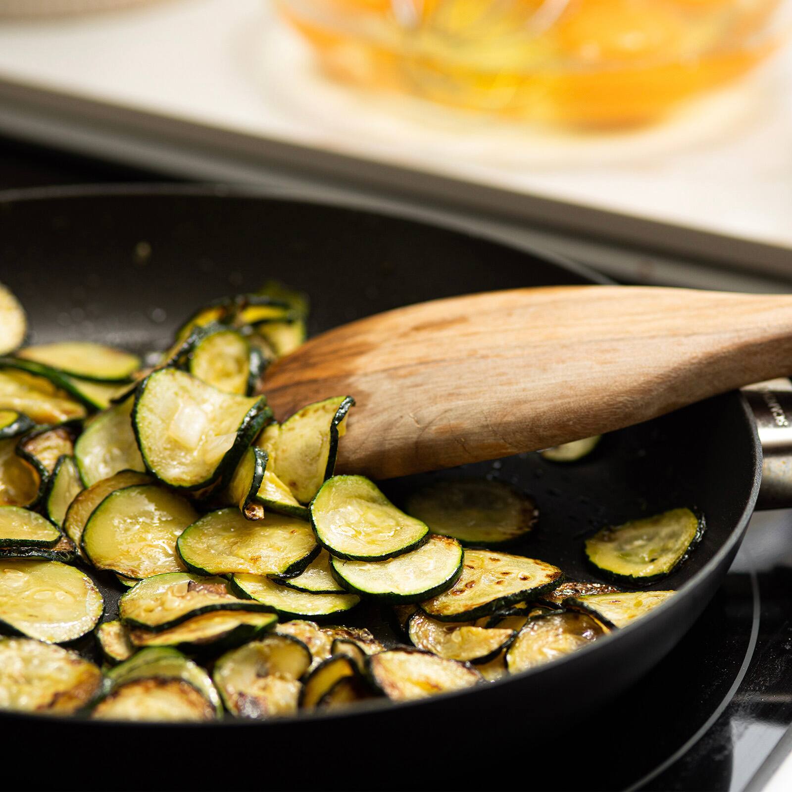 Alt View 3. Scanpan - Classic 9.5-Inch Fry Pan - Black.