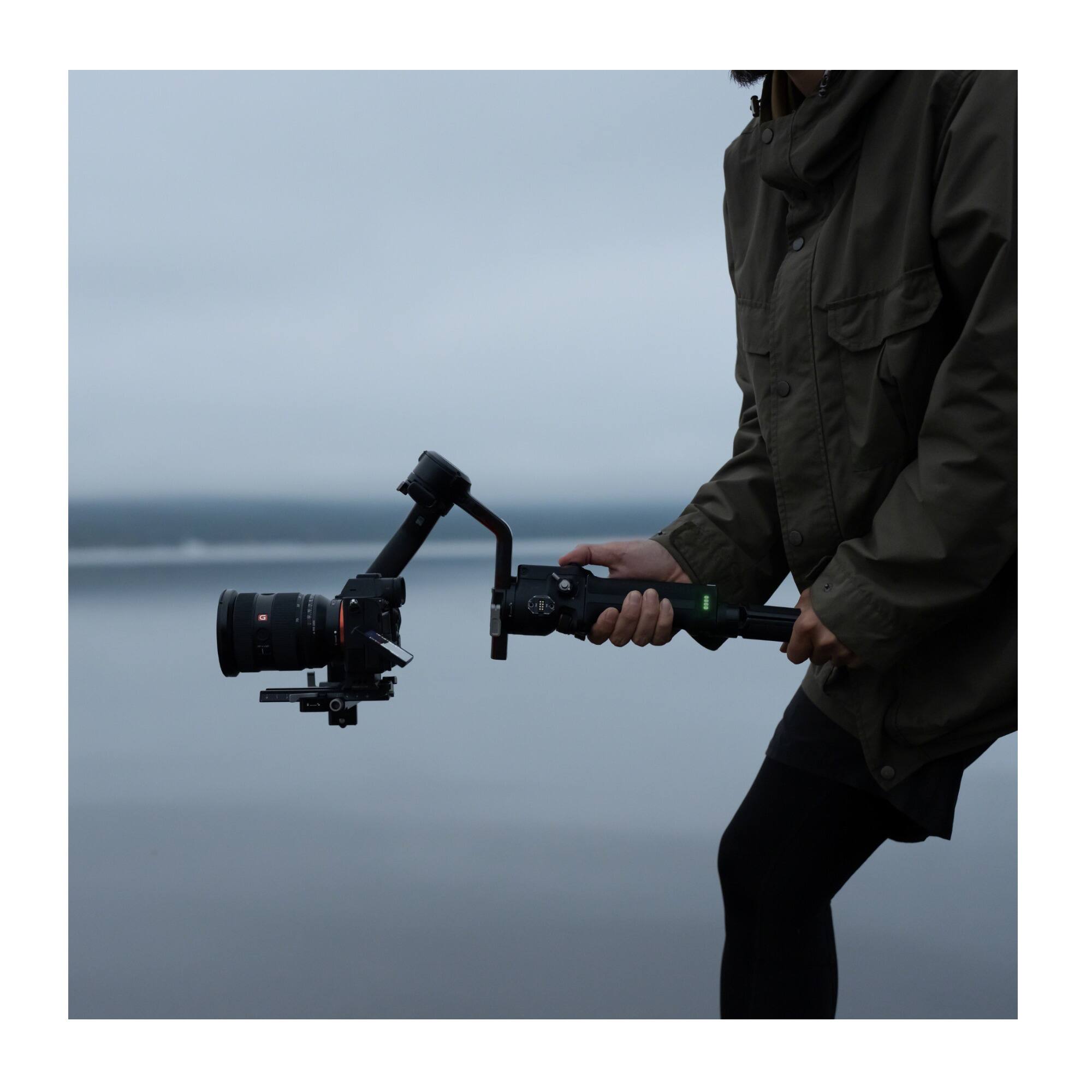 Back. Sony - Sony Alpha 7V Mirrorless Camera with 28-70mm II and 70-200mm Lens Bundle.