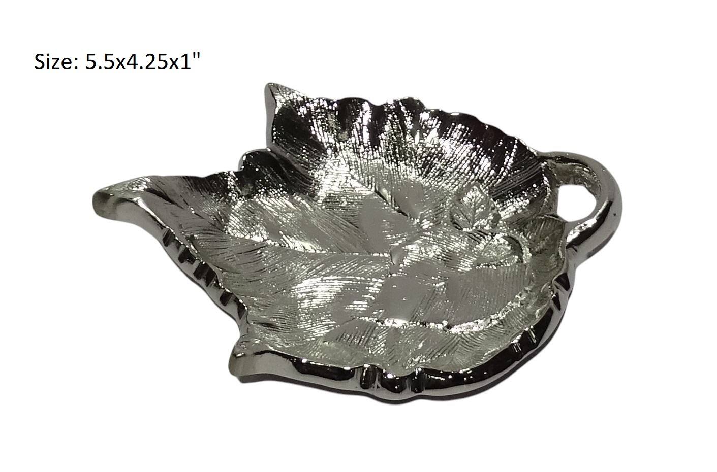 Size: 5.5x4.25x1"