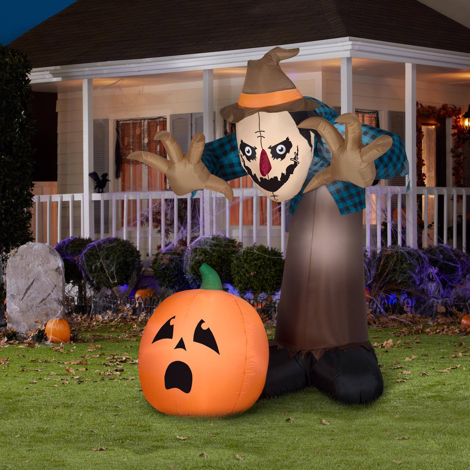 Angle. Gemmy - Gemmy 7.5 ft. LED Prelit Animated Airblown Haunted Scarecrow Inflatable - Multicolored.