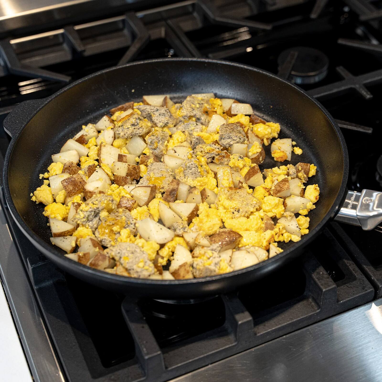 Alt View 1. Swiss Diamond - CHD Nonstick Fry Pan, 12.5-Inch - Black.
