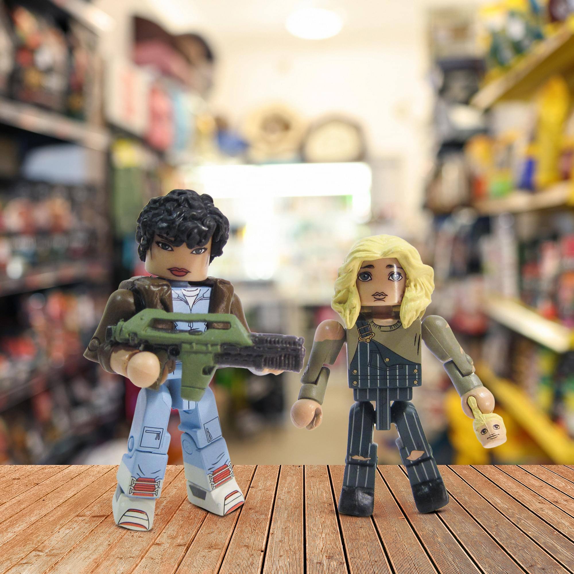 Alt View 4. Diamond Comic - Aliens Jumpsuit Ripley & Newt 2-Pack Series 2 Minimates.