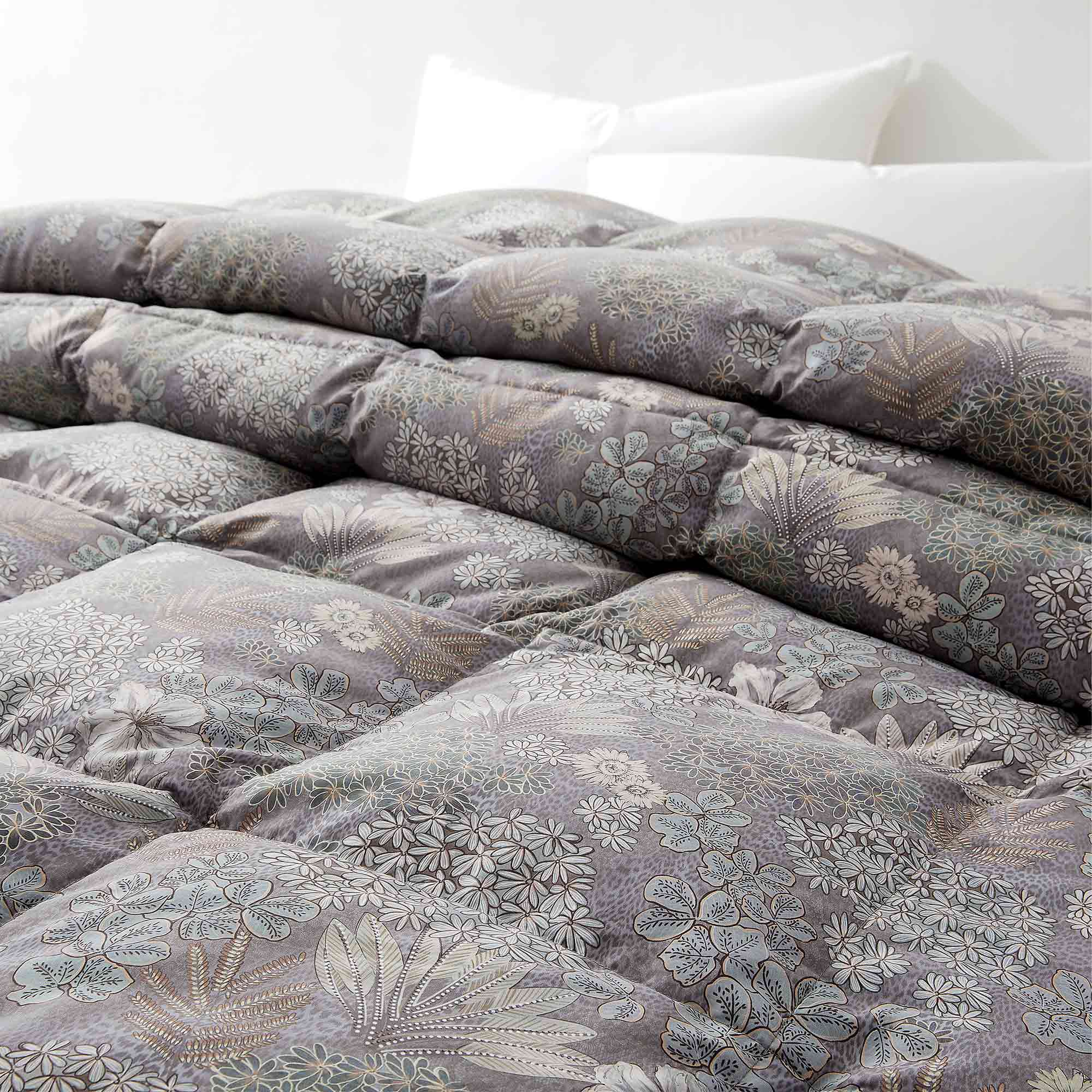Left. Peace Nest - Peace Nest All Season Goose Feather Fiber Comforter Duvet Vintage Style, Camel Khaki Paisley, King - Camel Khaki Paisley.
