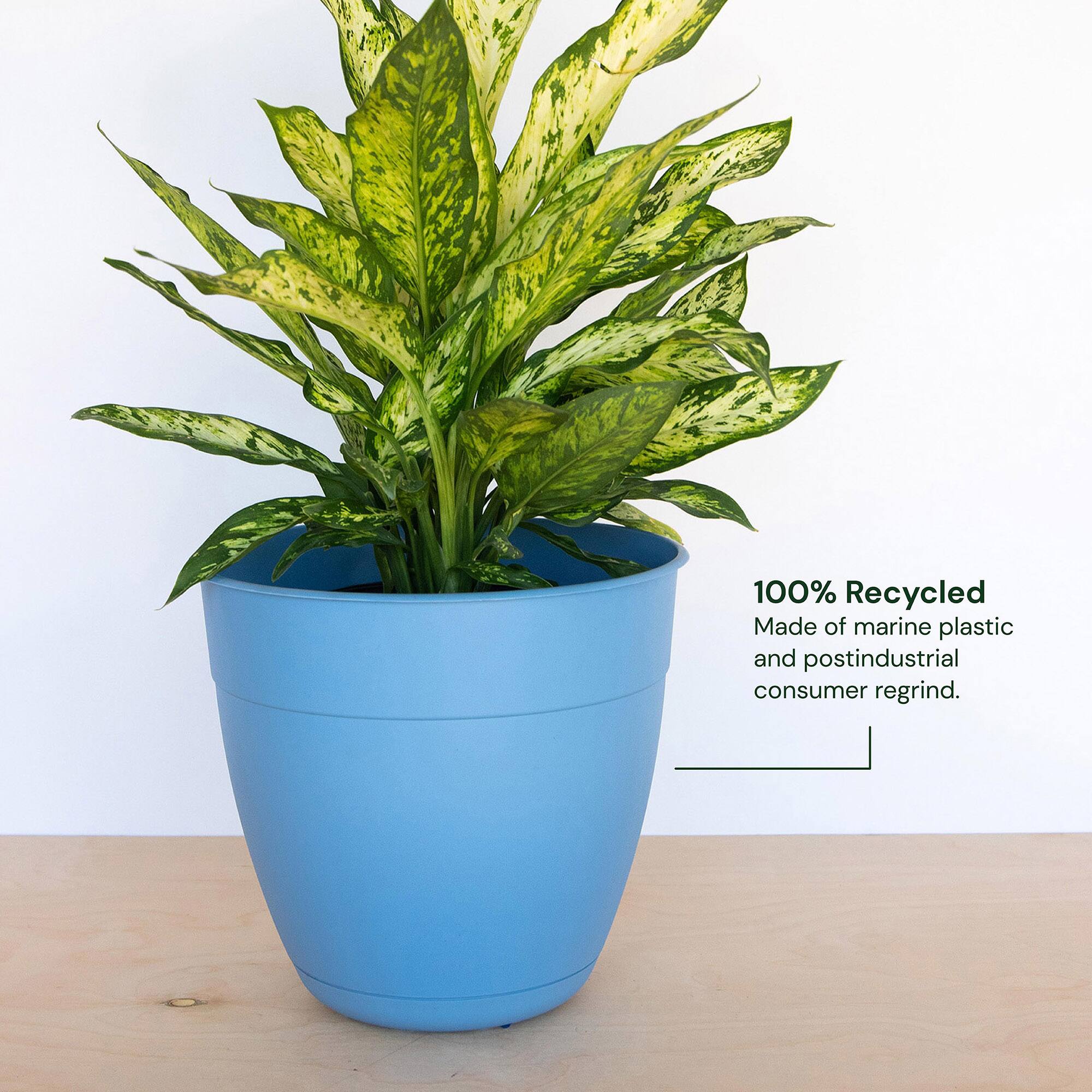 100% Recycled  
Made of marine plastic and postindustrial consumer regrind.