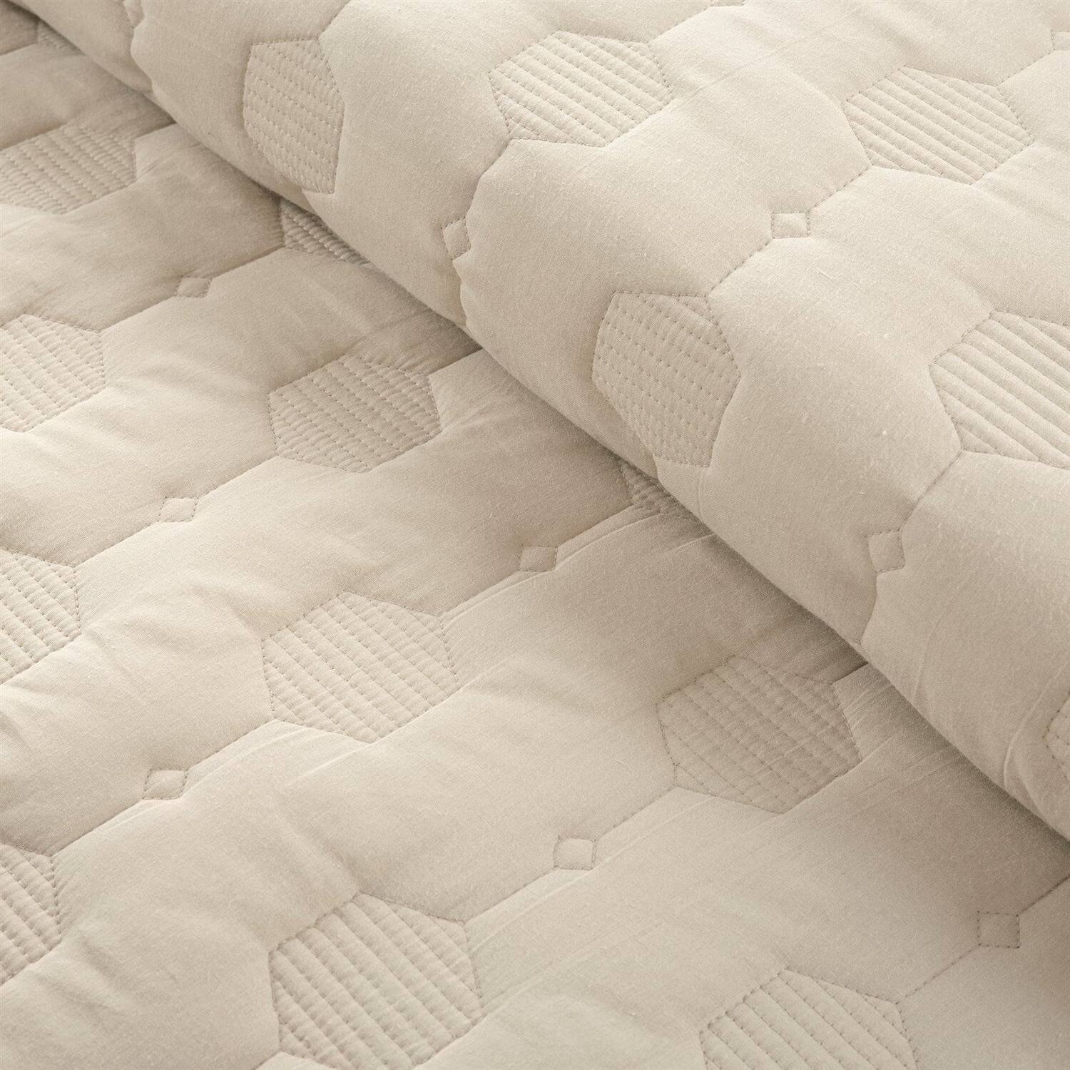Back. Hivvago - Full/Queen size Lightweight Beige Textured Cotton 3 Piece Quilt Set - Beige.