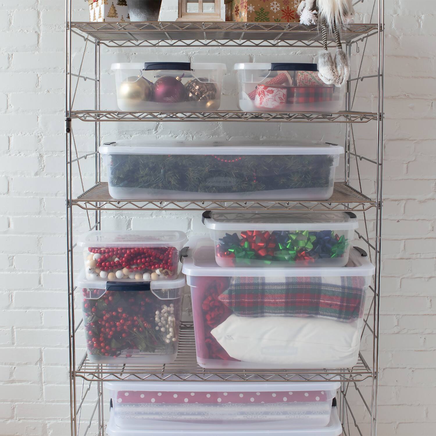 The text on the image is "TaD Mete CODOL." It appears to be a playful or decorative phrase, possibly related to the holiday theme of the storage items. There is no need for correction or grouping as it seems to be intentionally stylized.