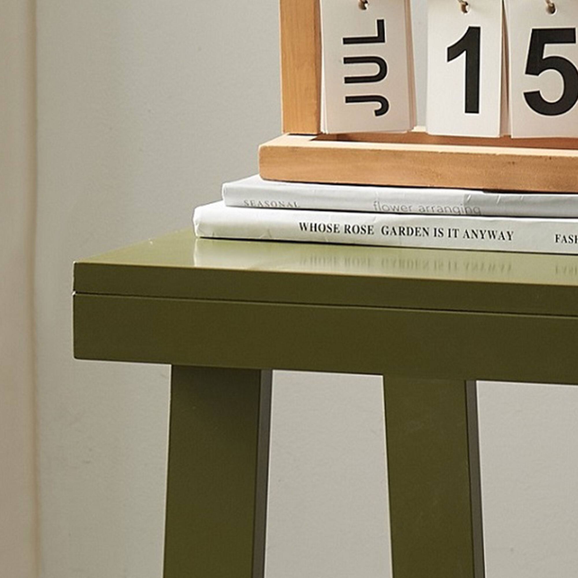 JUL 15  
SEASONAL  
flower arranging  
WHOSE ROSE GARDEN IS IT ANYWAY  
FASH