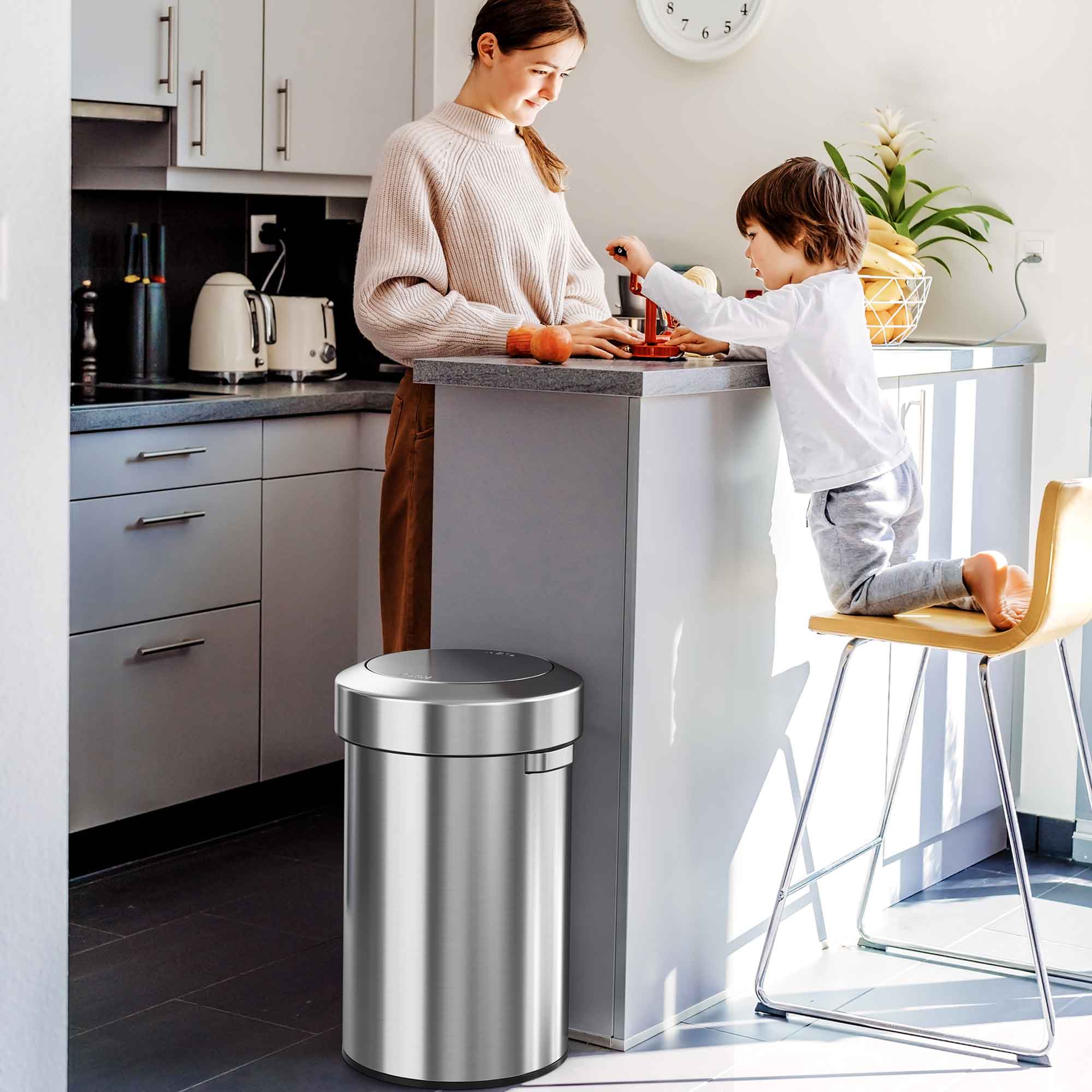 Back. iTouchless - 17 Gallon Stainless Steel Swing Top Kitchen Trash Can - Silver.