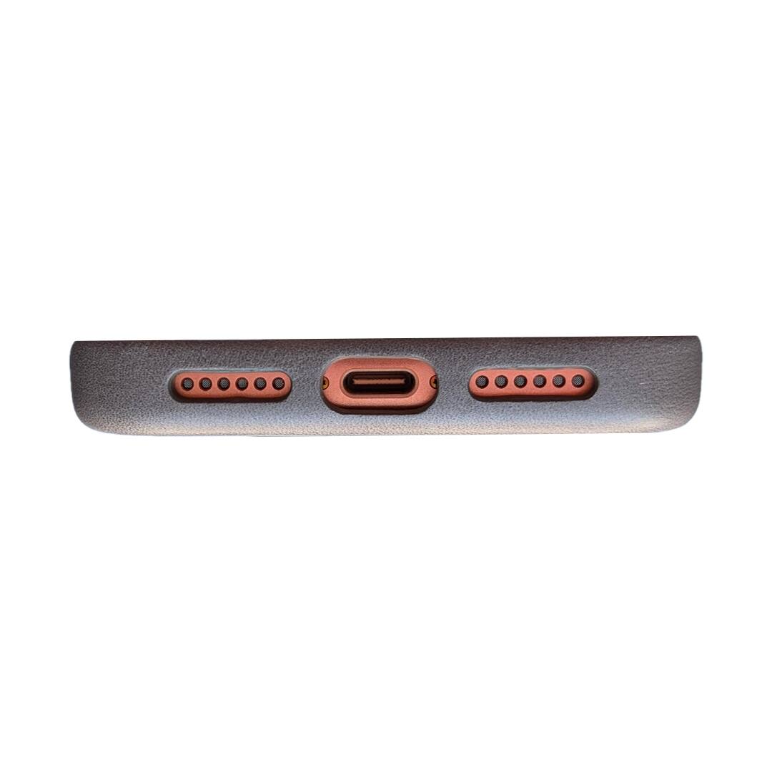 The image shows a close-up of a device with a USB-C port and two sets of LED indicators on either side.