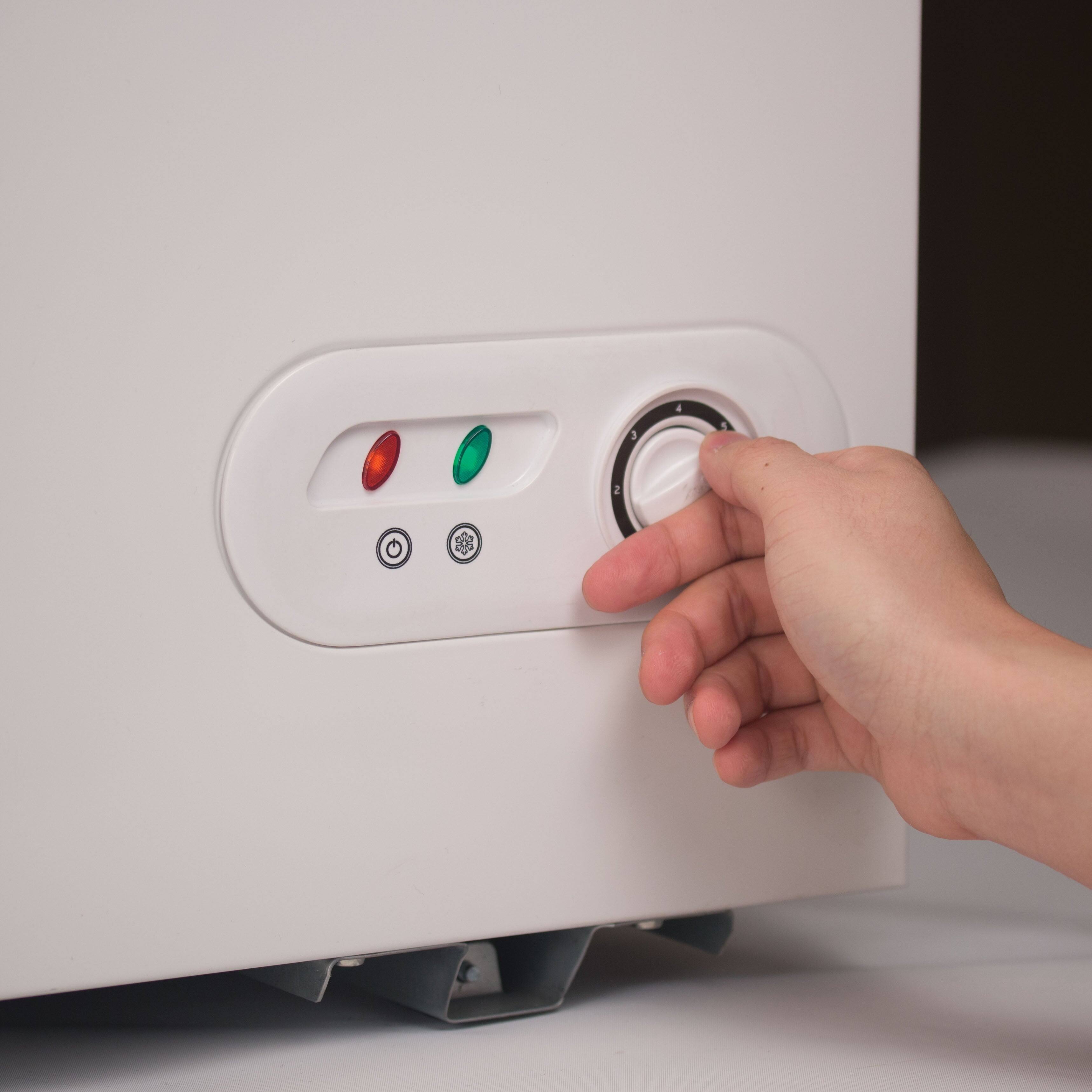 Angle. Commercial Cool - Commercial Cool 3.5 Cu. Ft. Chest Freezer - White.