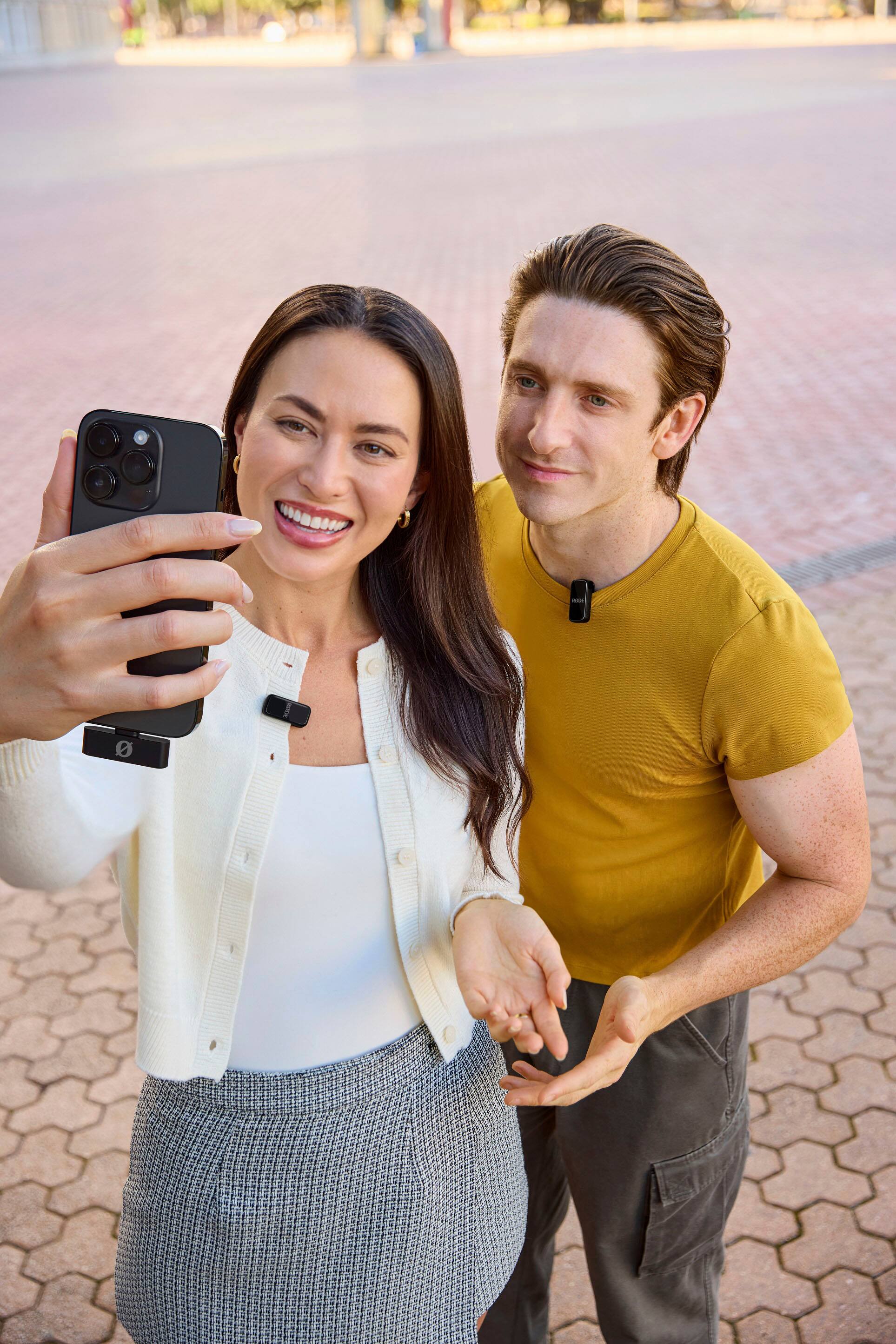 Alt View 21. RØDE - WIRELESS MICRO - Ultra Compact Wireless Microphone for USB-C Smartphones - Black.