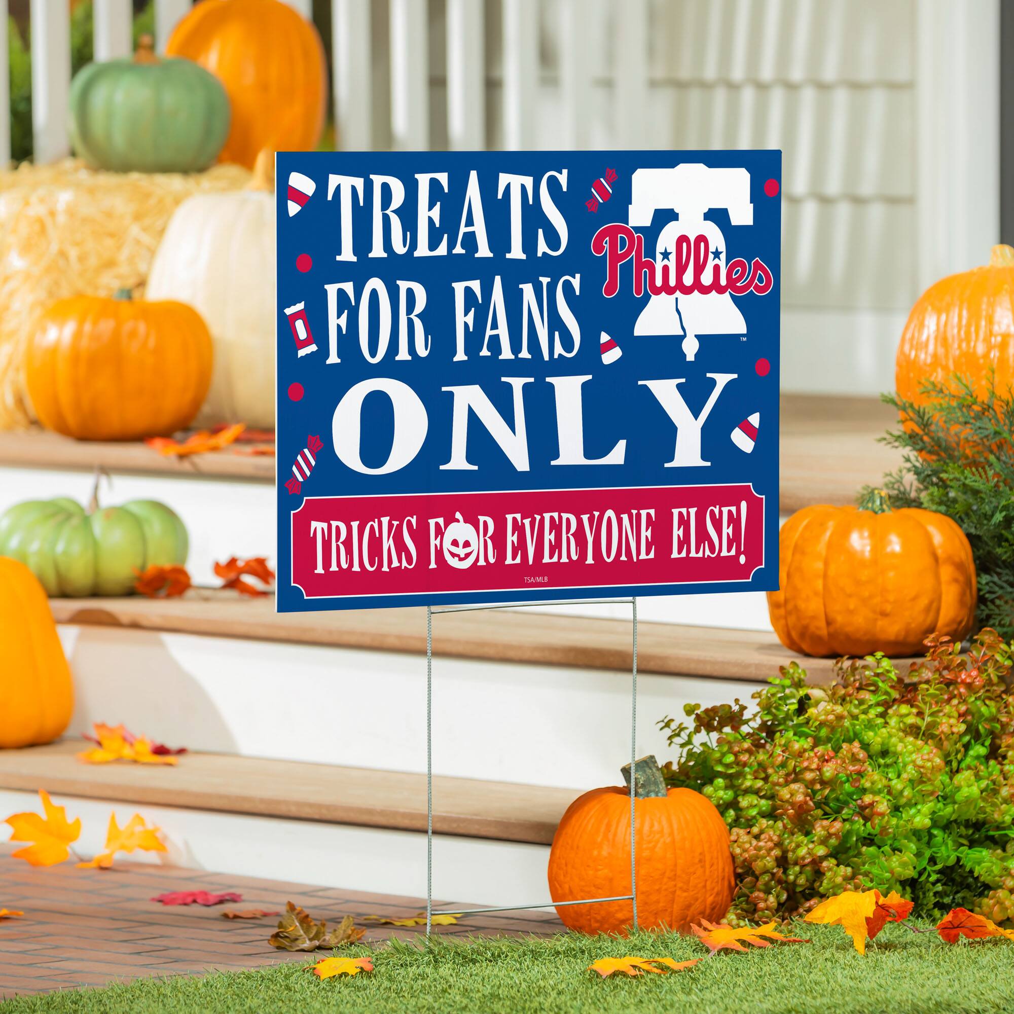 TREATS FOR FANS ONLY  
TRICKS FOR EVERYONE ELSE!  
Phillies