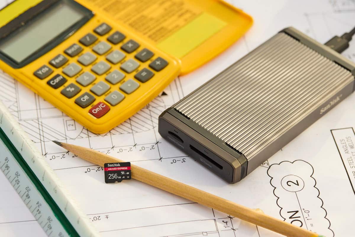 I 2 x e I Foot 8 a 3 Yos 7 2 I Con A % 1 HO 0 On/C a 2 14 P 2' 2'-0" 2' 2 2-0" .O 2'-0" .O 2' 18 Sanisk 56 2'-0" : 2' microSD EXPRESS .O Z E 20 256 08 A - 52 22 48 24 44 20' 26 40 28 3-0" 3' 4 Sanzixk ANGLES WELDS rT STEEL ? 2 NO 1'-0" II