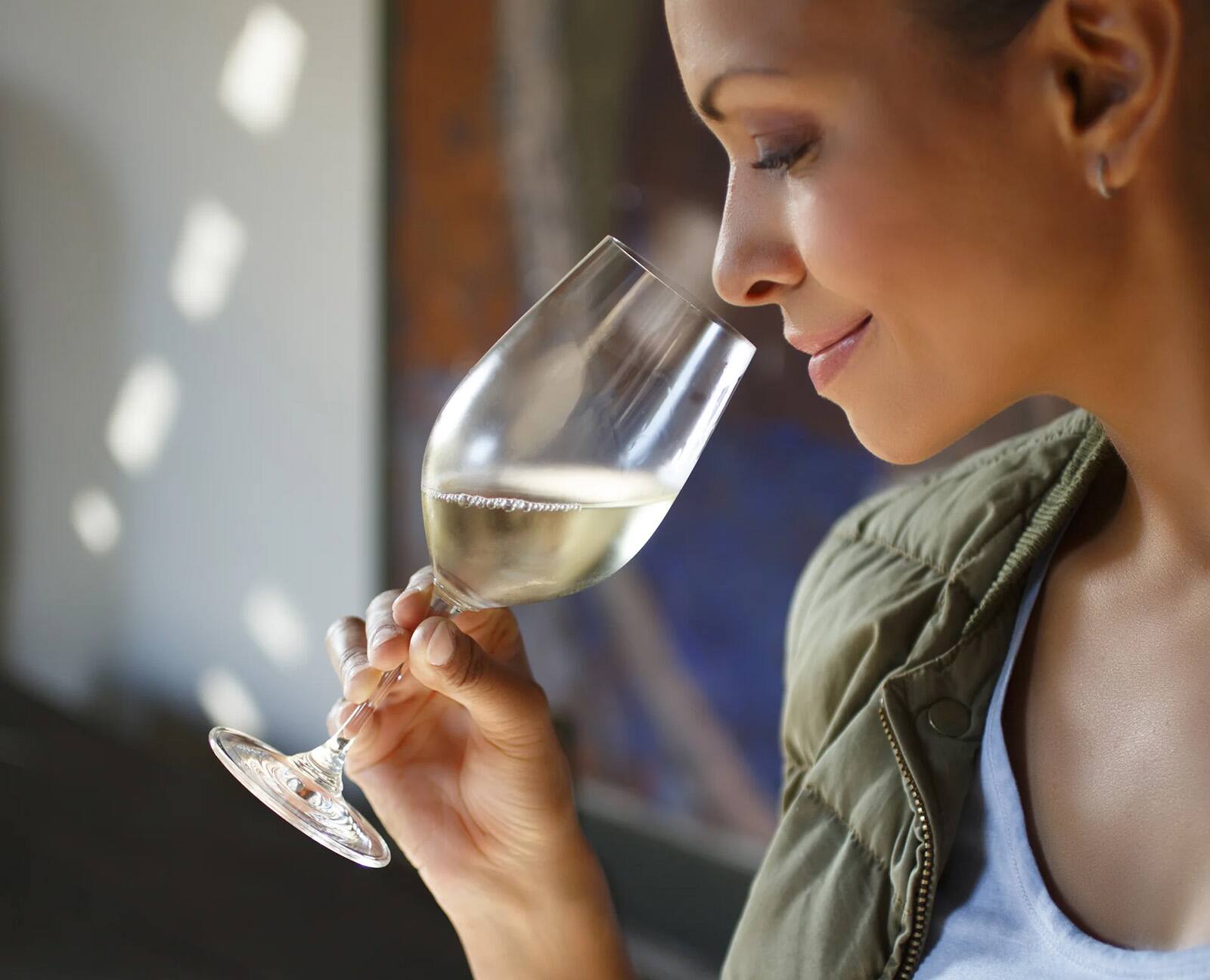 Alt View 5. Riedel - Vinum Sauvignon Blanc 2 Piece Wine Glass Set with Polishing Cloth - Clear.