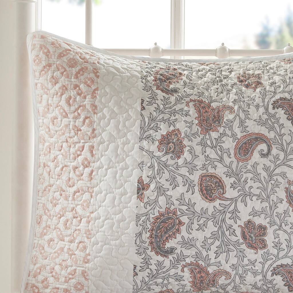 Alt View 2. Gracie Mills - Gracie Mills Singleton Reversible Paisley Lace 6-Piece Cotton Percale Quilt Set - Blush.
