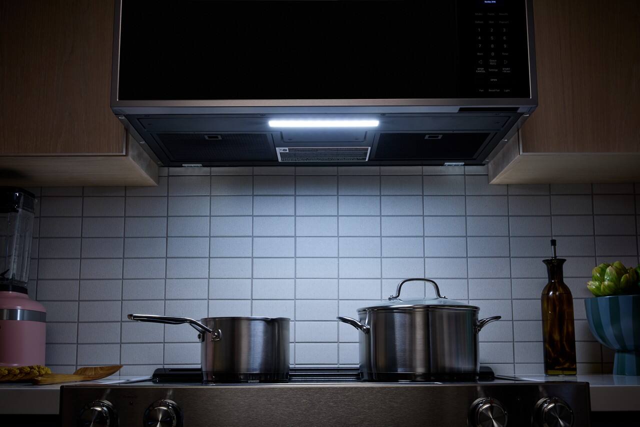 Alt View 22. KitchenAid - 1.1 Cu. Ft. Low Profile Over-the-Range Smart Microwave with Sensor Cooking and Dual Fan Ventilation - Stainless Steel Fingerprint Resistant.