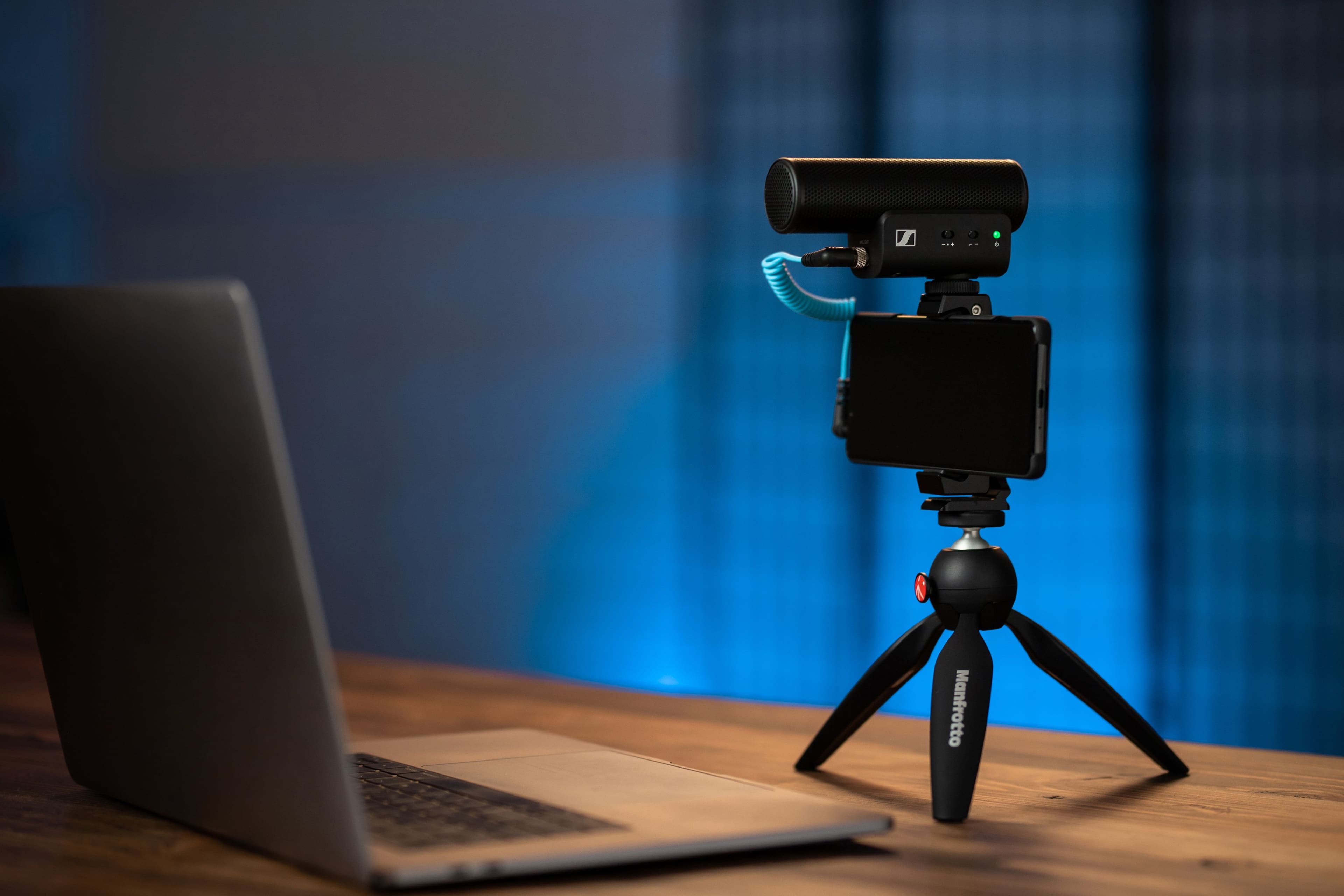 Alt View 14. Sennheiser - Professional MKE 400 + Mobile Kit, Directional On-Camera Microphone with Smartphone Clamp & Manfrotto PIXI Mini Tripod - Black.