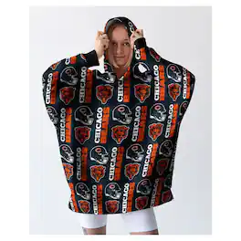 Pegasus - Chicago Bears Homefield Repeat Logo Wearable Hooded Blanket - Multicolor