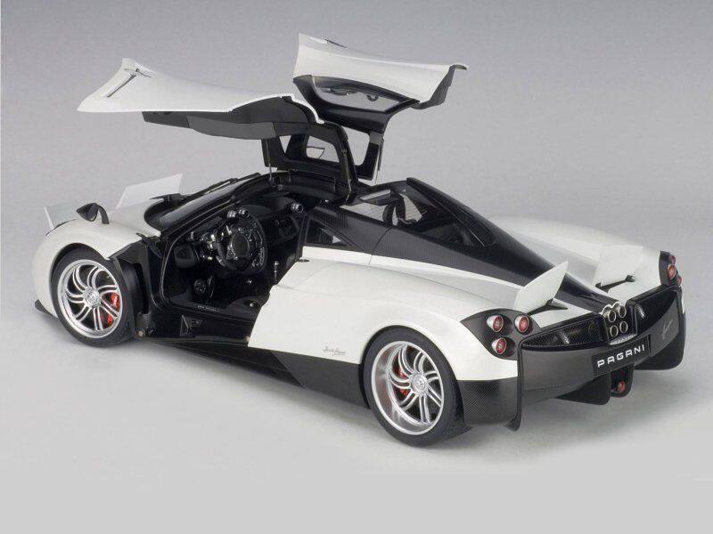 Alt View 2. Autoart - Pagani Huayra White 1/12 Model Car by Autoart.