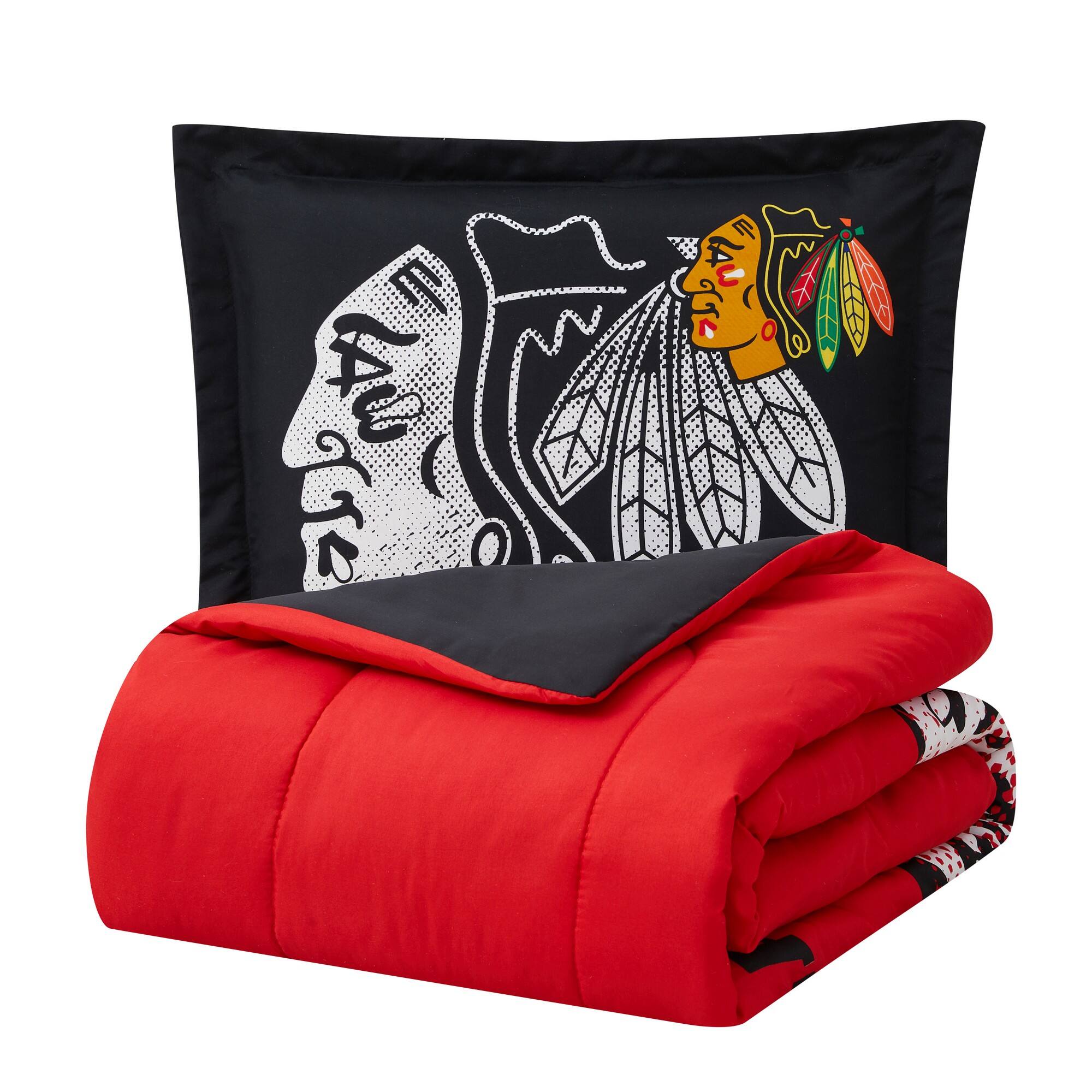 Angle. Sweet Home Collection - NHL Chicago Blackhawks Comforter & Pillow Sham Set- Twin/Twin XL - Multicolored.