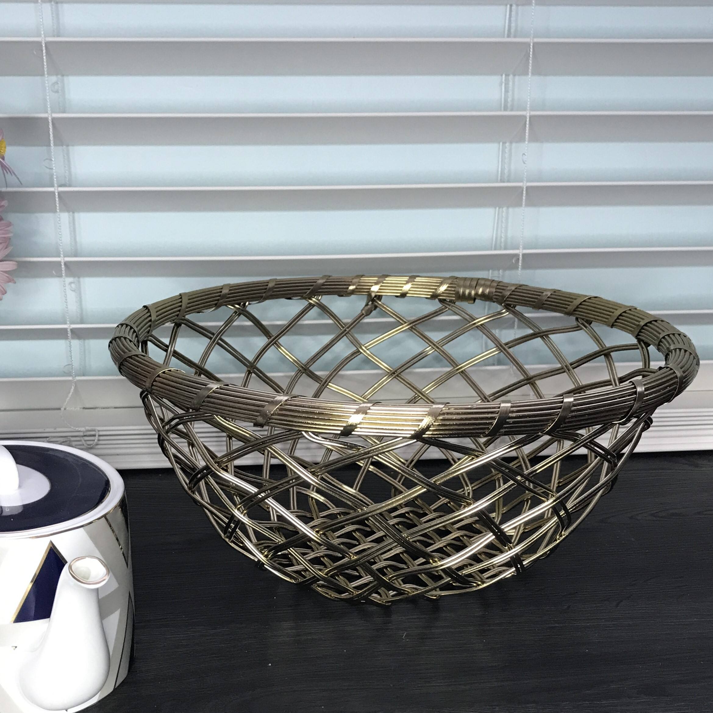 Back. Jiallo - Gold Metallic 12" round basket - Gold.