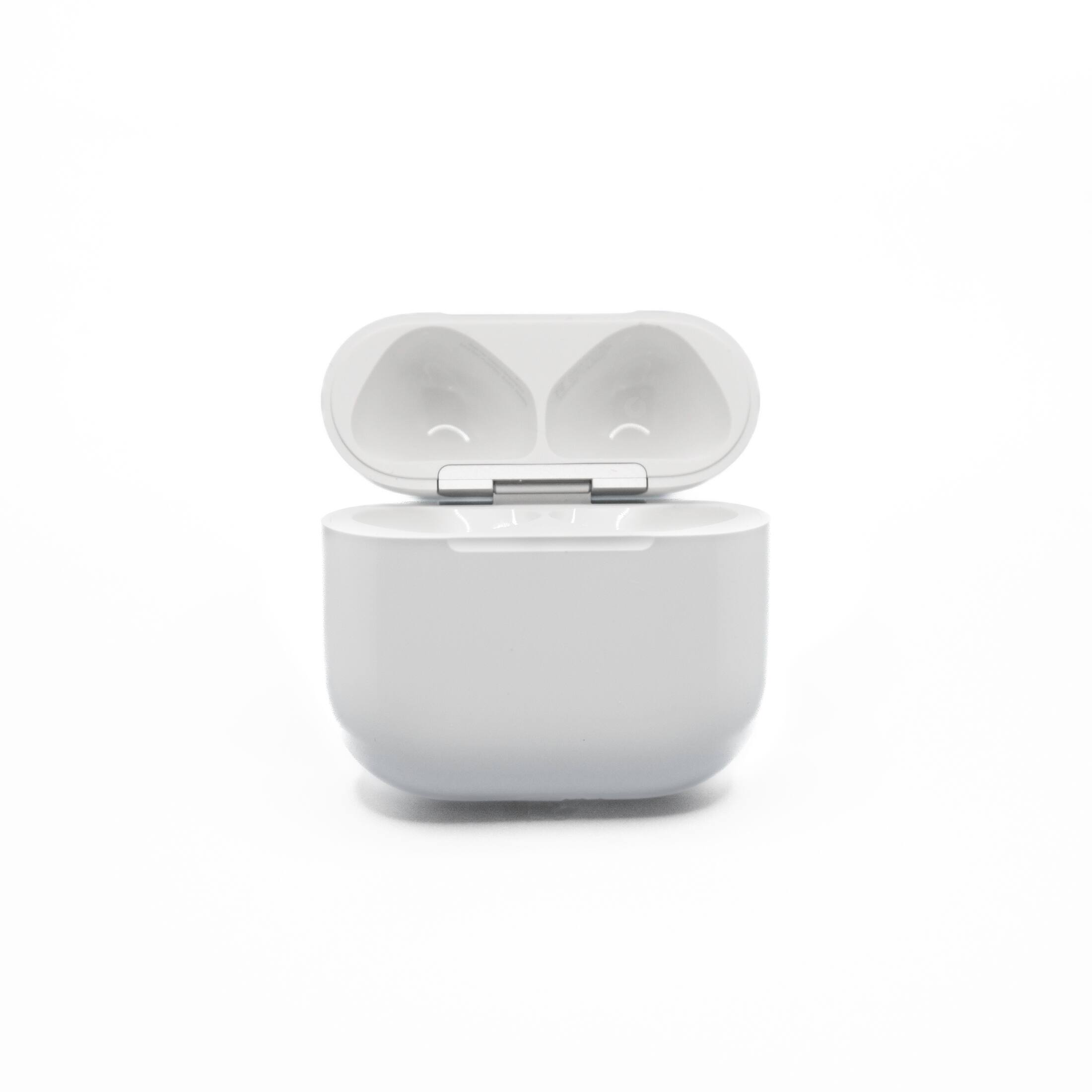 Angle. Apple - Apple AirPods 4 - Replacement Charging Case (A3058).
