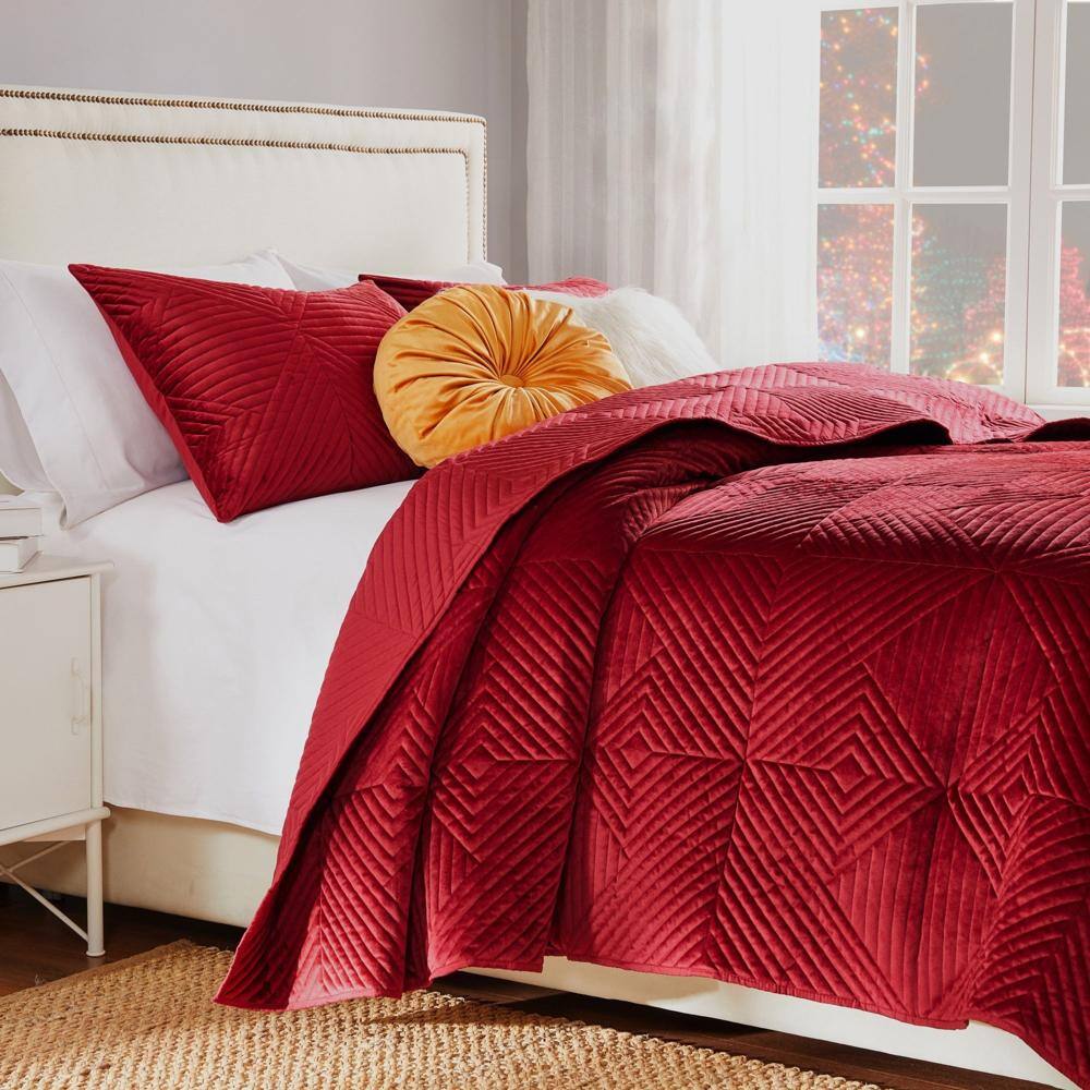 Alt View 2. Greenland Home Fashions - Greenland Home Fashion Riviera Velvet Quilt Set 3 Pieces Quilt Set Including Pillow Sham Full/Queen Red - Red.