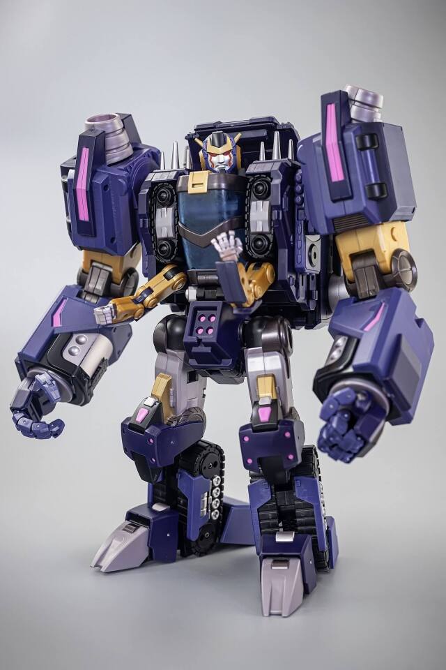 Alt View 4. Transformers - R-43 Mors | Mastermind Creations | Reformatted.
